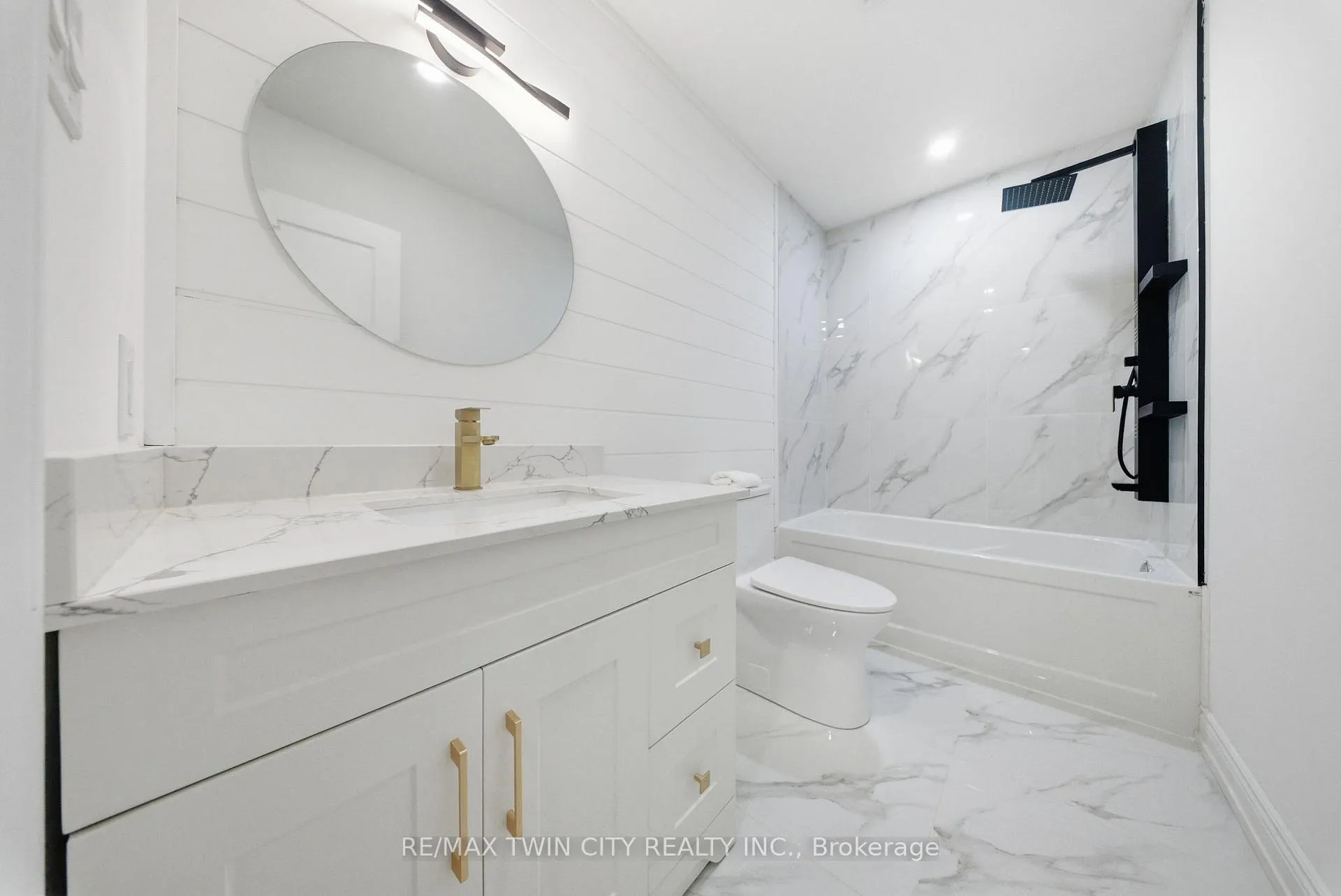 Photo 20 of 47 Walnut Street, Brantford — HOMEH
