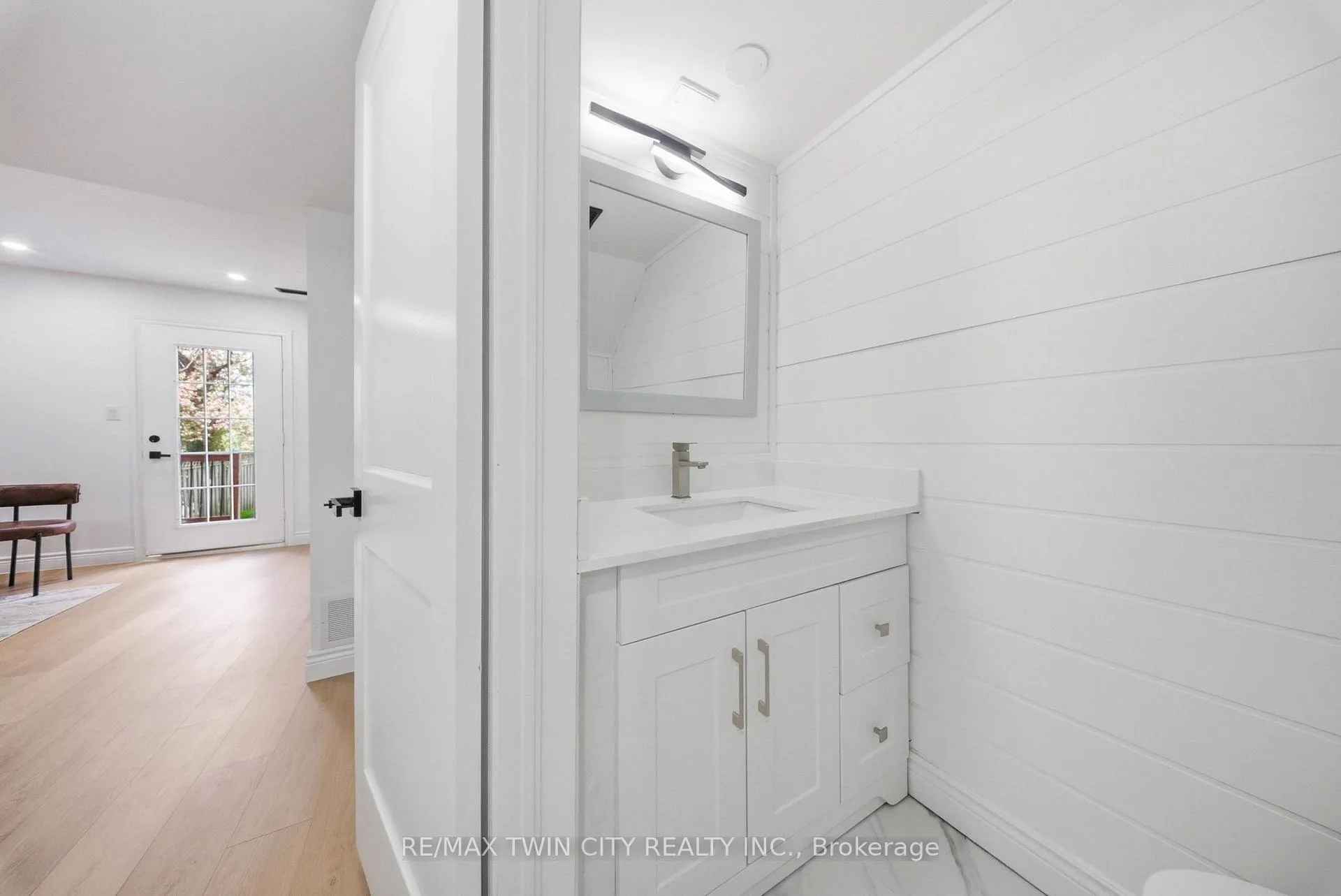 Photo 24 of 47 Walnut Street, Brantford — HOMEH