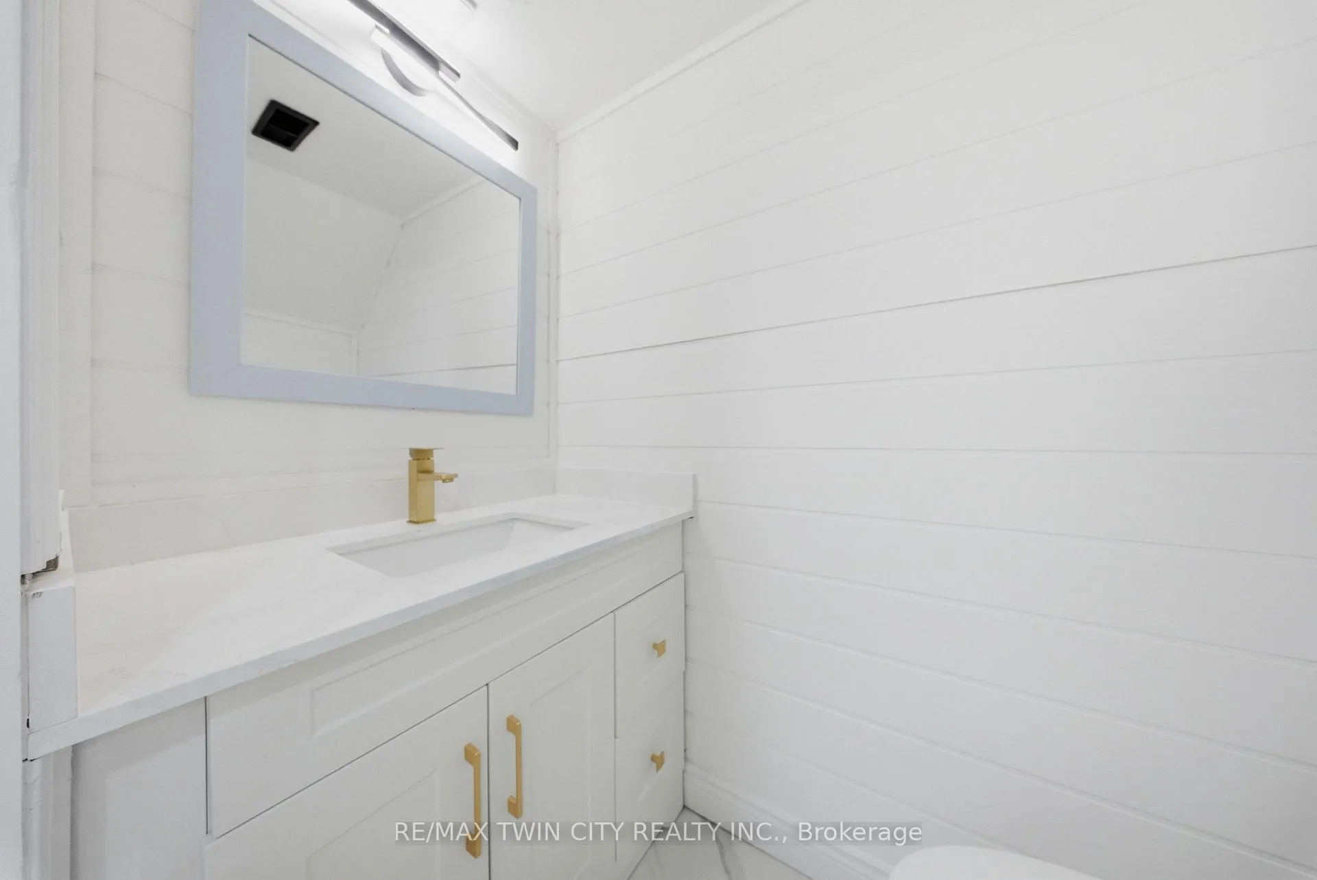 Photo 25 of 47 Walnut Street, Brantford — HOMEH