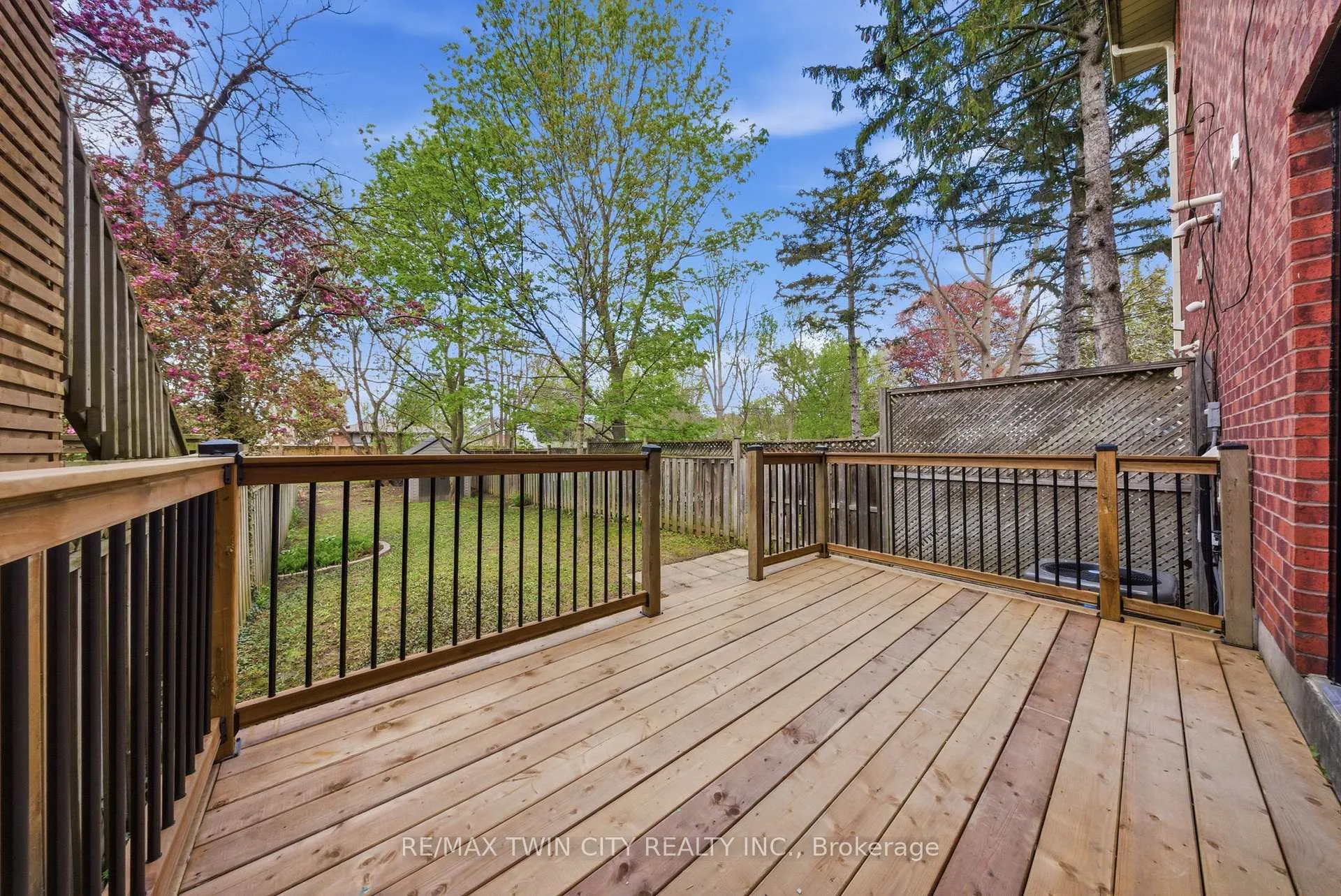 Photo 27 of 47 Walnut Street, Brantford — HOMEH