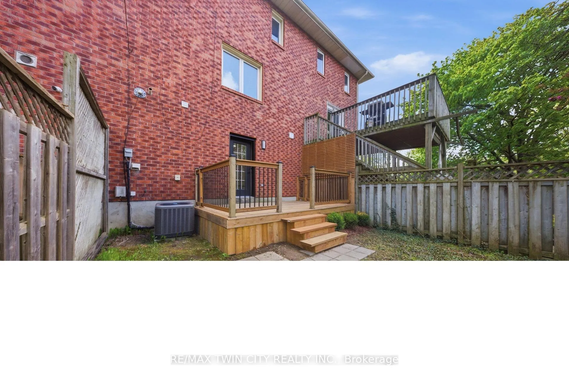 Photo 28 of 47 Walnut Street, Brantford — HOMEH