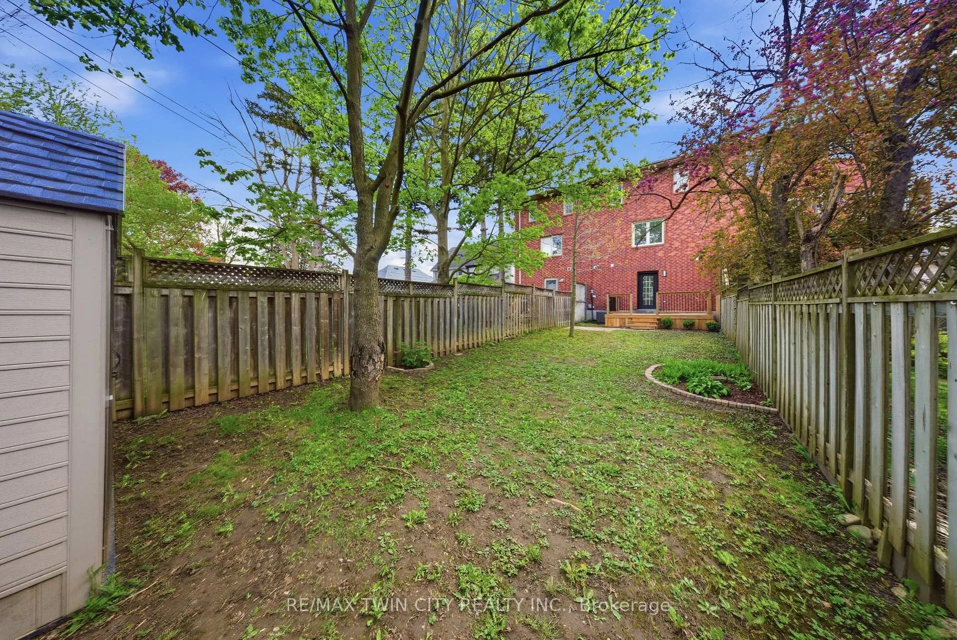 Photo 30 of 47 Walnut Street, Brantford — HOMEH