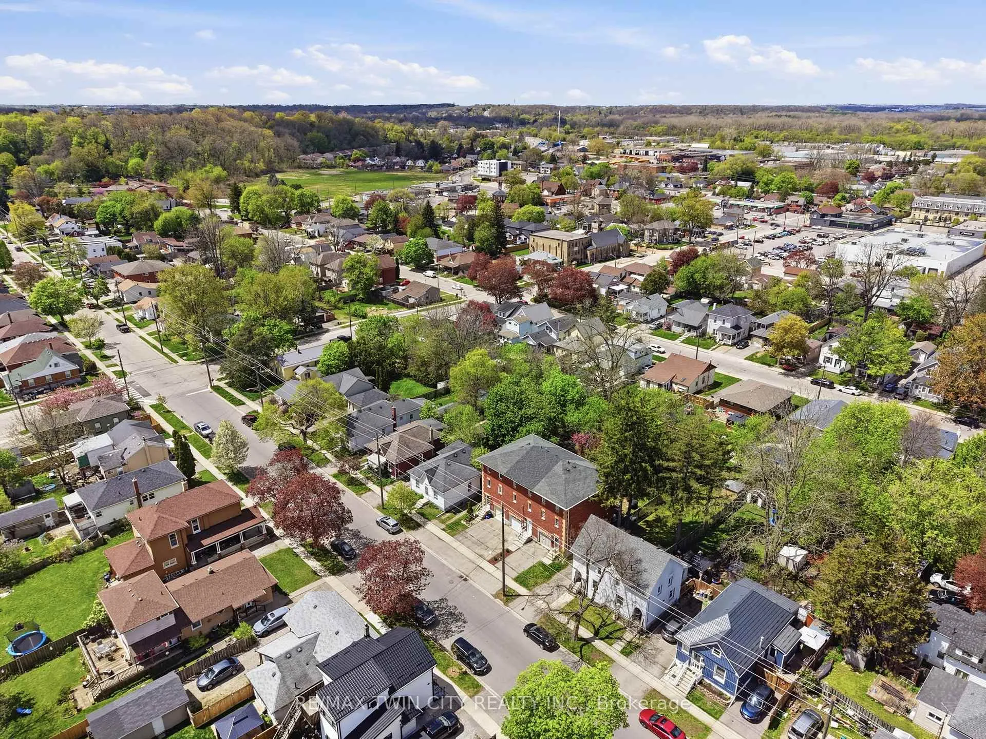 Photo 31 of 47 Walnut Street, Brantford — HOMEH
