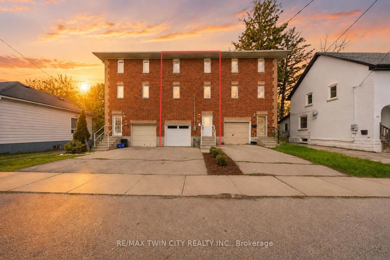 Photo 34 of 47 Walnut Street, Brantford — HOMEH