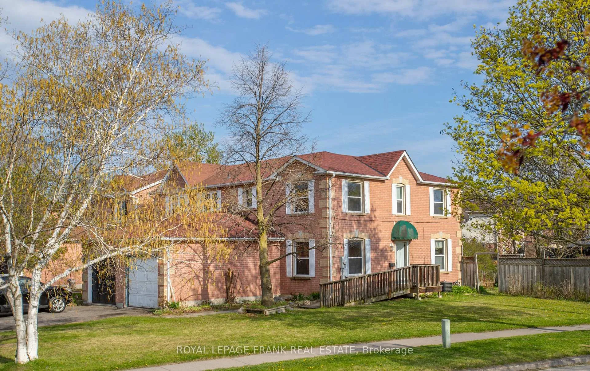 Photo 1 of 90 Hillhurst Crescent, Clarington, Courtice — HOMEH