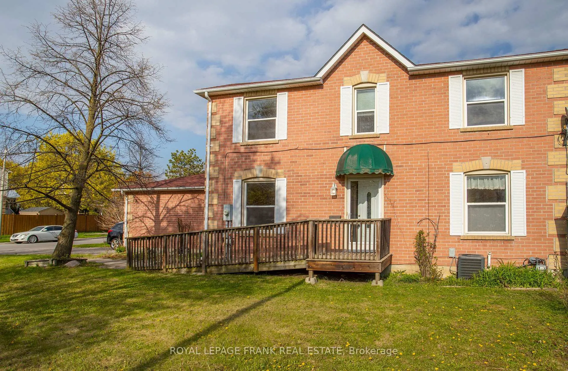 Photo 2 of 90 Hillhurst Crescent, Clarington, Courtice — HOMEH