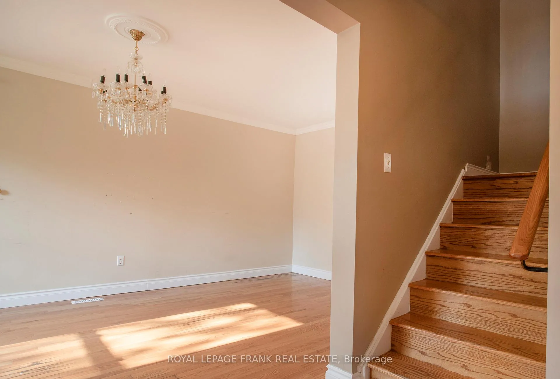 Photo 6 of 90 Hillhurst Crescent, Clarington, Courtice — HOMEH