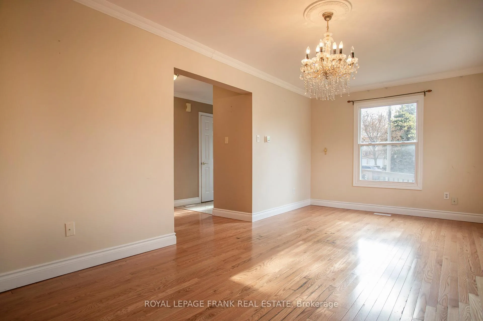 Photo 7 of 90 Hillhurst Crescent, Clarington, Courtice — HOMEH