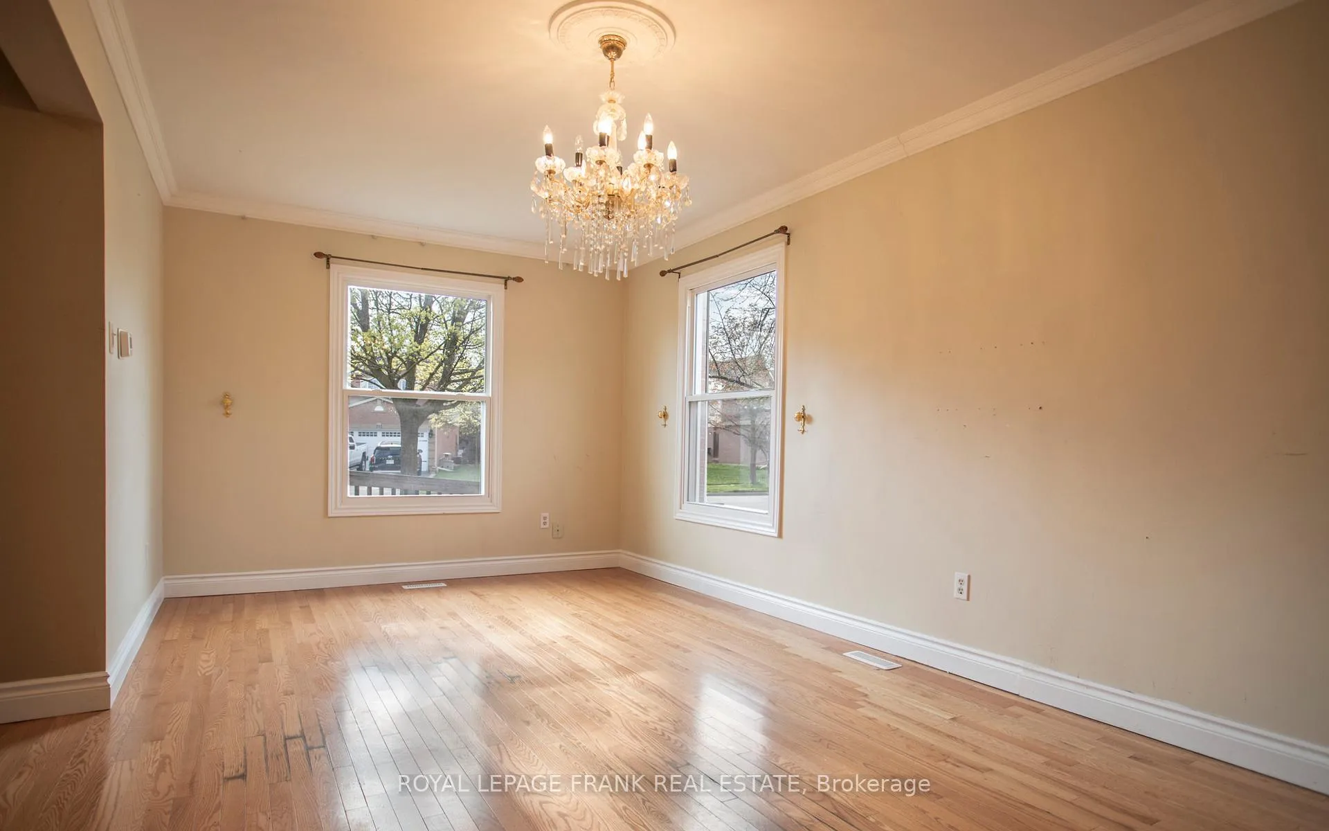 Photo 8 of 90 Hillhurst Crescent, Clarington, Courtice — HOMEH