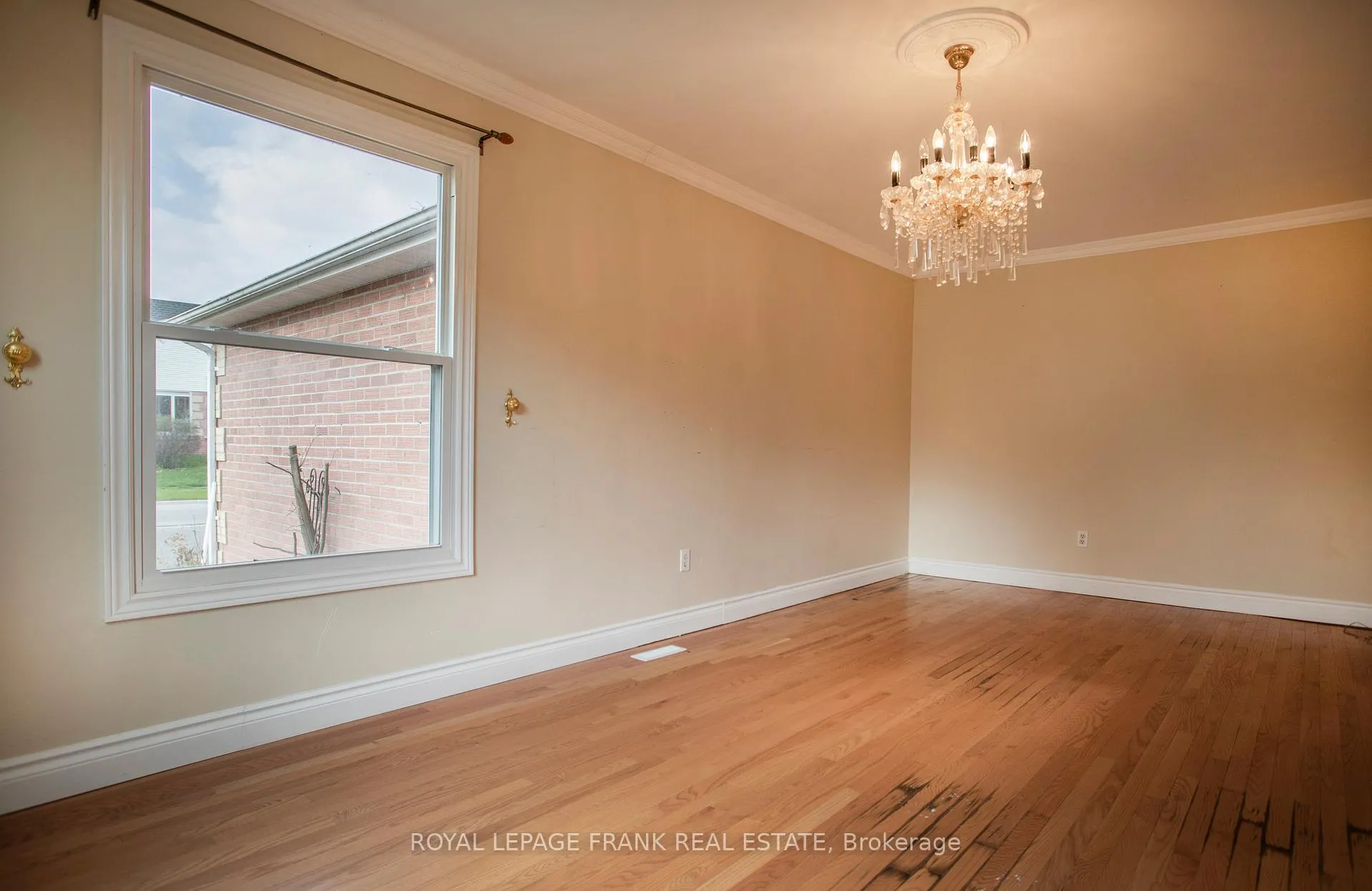 Photo 9 of 90 Hillhurst Crescent, Clarington, Courtice — HOMEH
