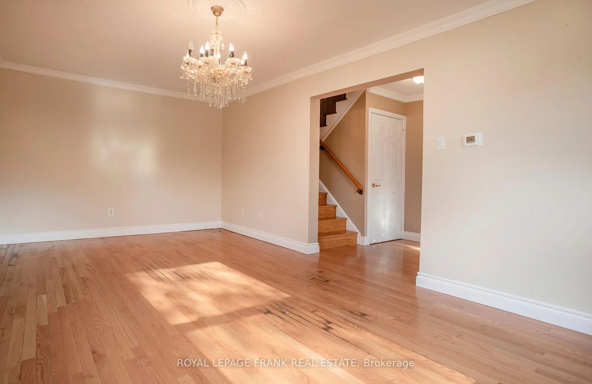 Photo 10 of 90 Hillhurst Crescent, Clarington, Courtice — HOMEH