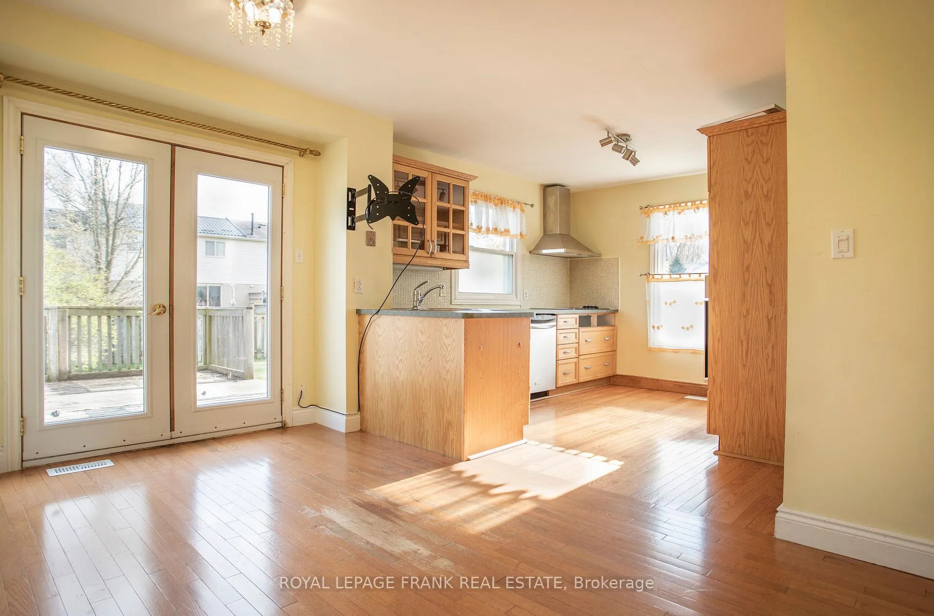 Photo 11 of 90 Hillhurst Crescent, Clarington, Courtice — HOMEH