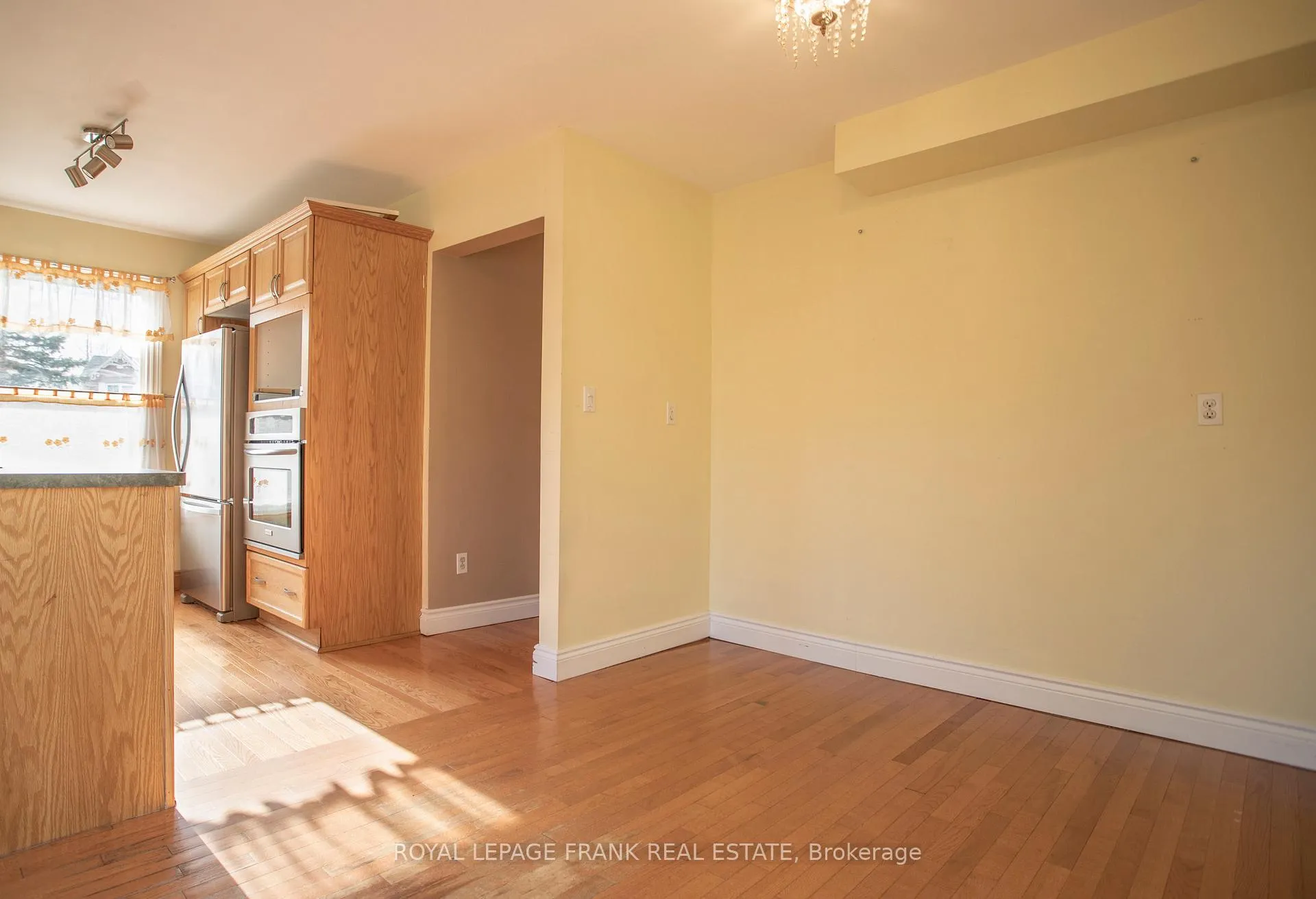 Photo 12 of 90 Hillhurst Crescent, Clarington, Courtice — HOMEH