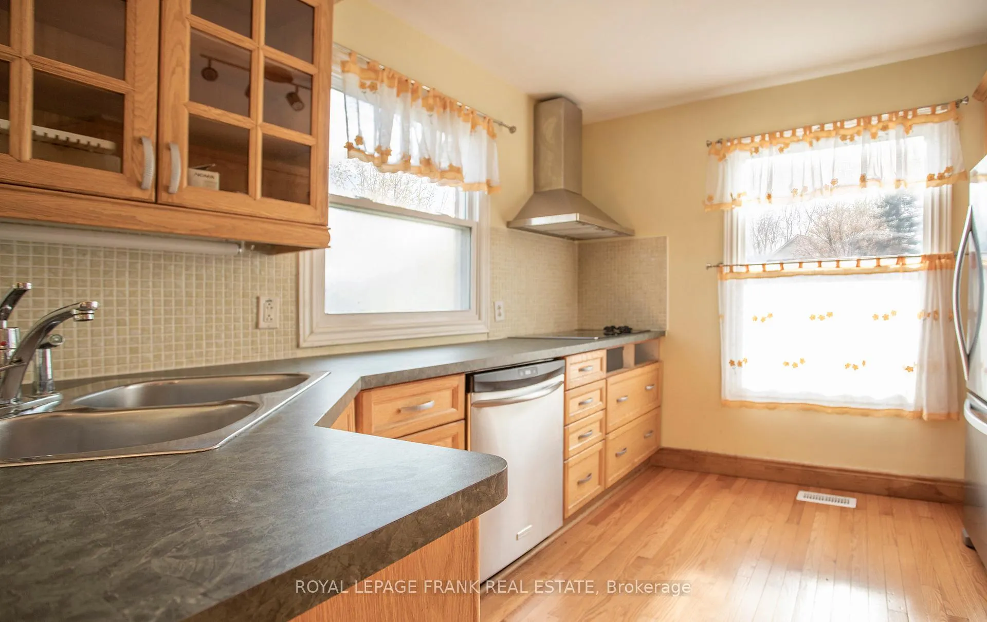 Photo 13 of 90 Hillhurst Crescent, Clarington, Courtice — HOMEH