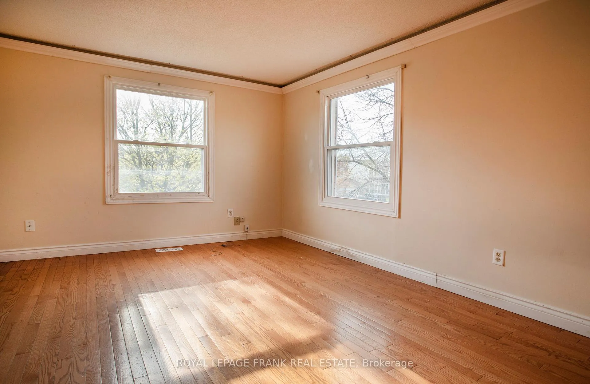 Photo 19 of 90 Hillhurst Crescent, Clarington, Courtice — HOMEH