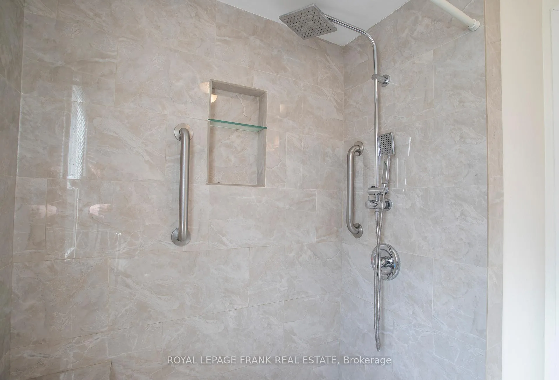 Photo 22 of 90 Hillhurst Crescent, Clarington, Courtice — HOMEH