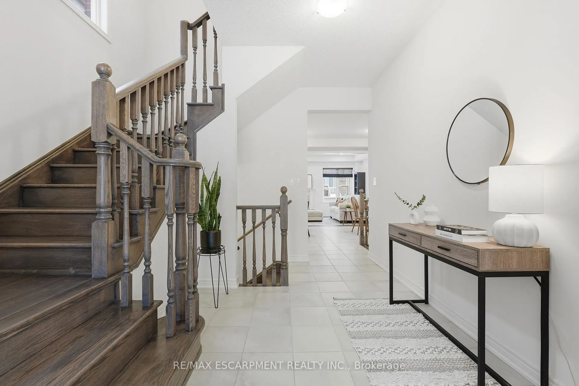 Photo 2 of 33 Mountain Heights Place, Hamilton, Waterdown — HOMEH