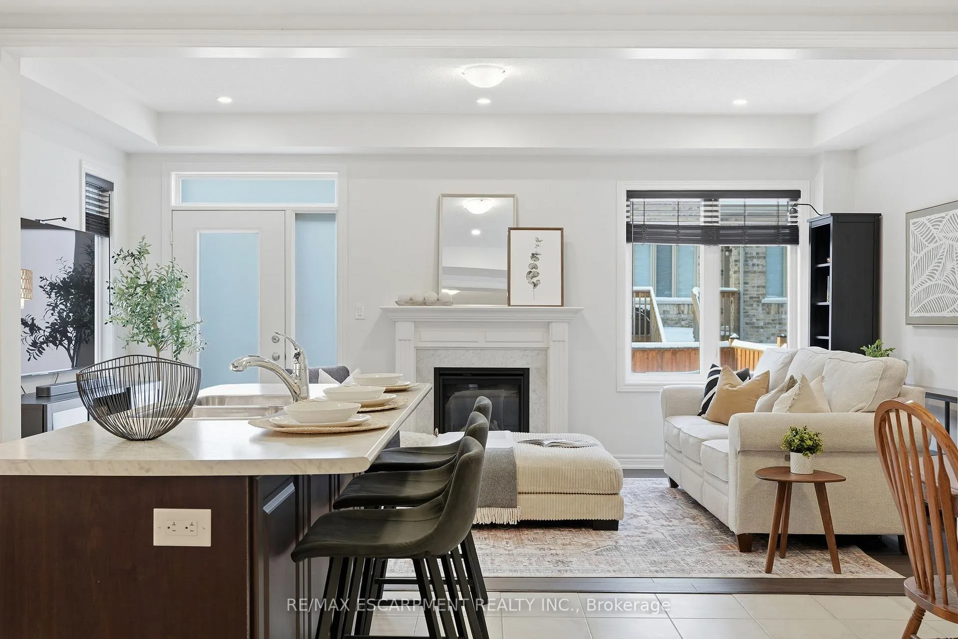 Photo 3 of 33 Mountain Heights Place, Hamilton, Waterdown — HOMEH