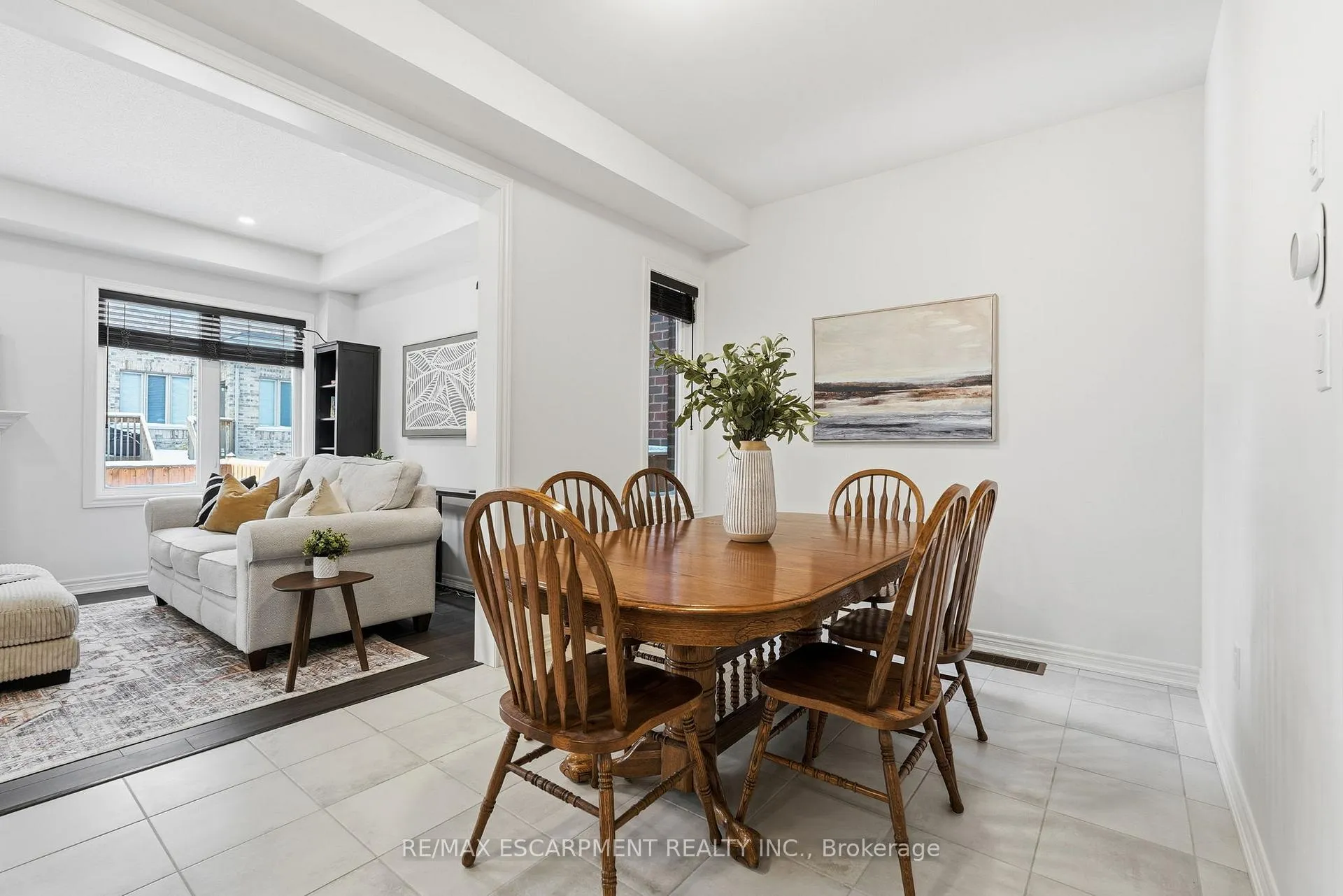 Photo 4 of 33 Mountain Heights Place, Hamilton, Waterdown — HOMEH