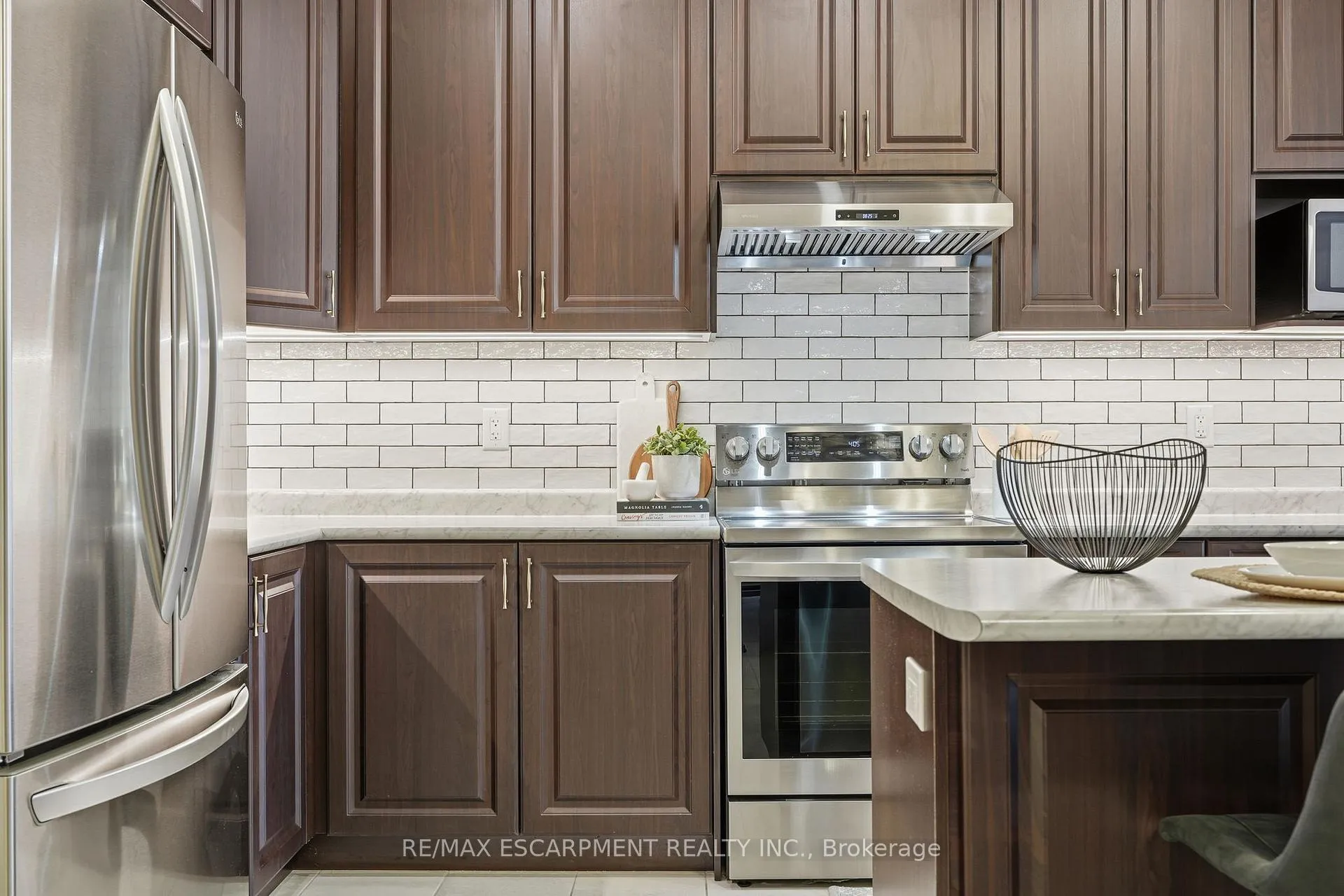 Photo 5 of 33 Mountain Heights Place, Hamilton, Waterdown — HOMEH