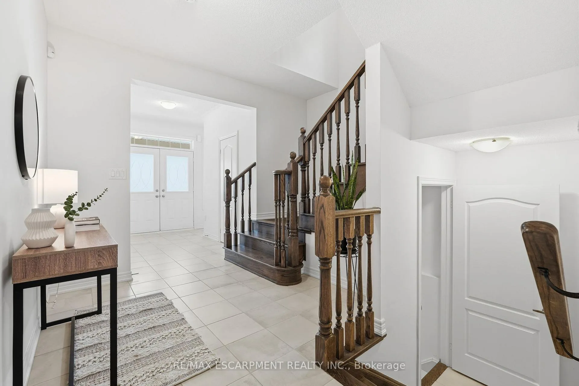 Photo 6 of 33 Mountain Heights Place, Hamilton, Waterdown — HOMEH