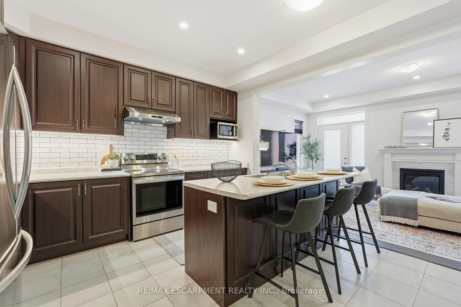 Photo 8 of 33 Mountain Heights Place, Hamilton, Waterdown — HOMEH