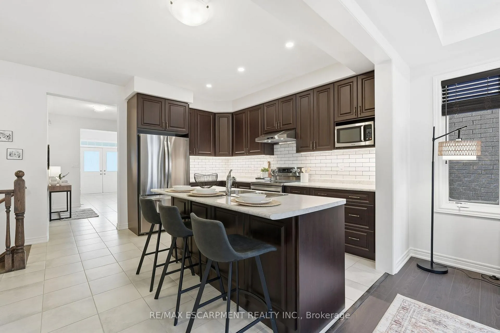 Photo 9 of 33 Mountain Heights Place, Hamilton, Waterdown — HOMEH