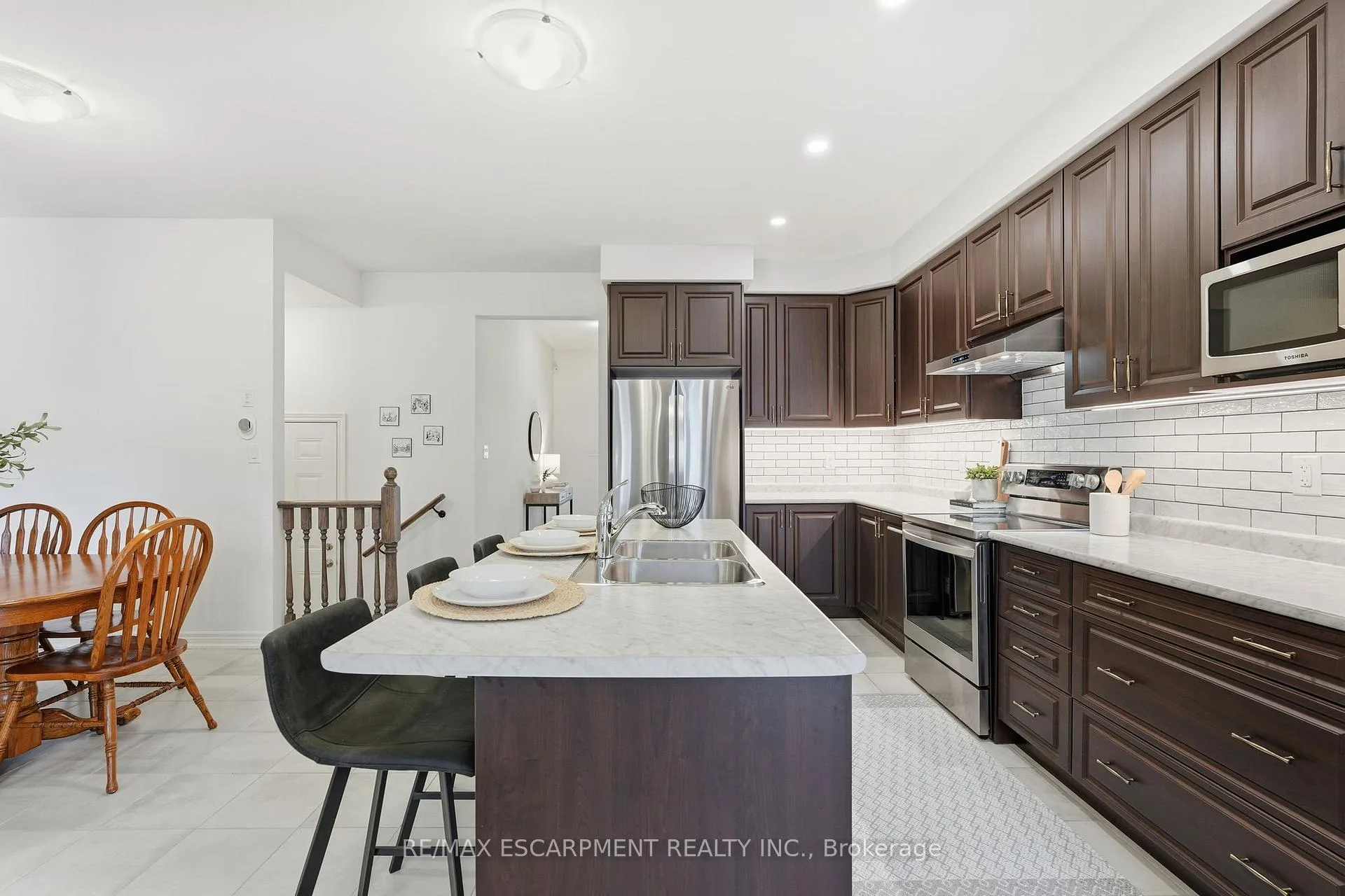 Photo 10 of 33 Mountain Heights Place, Hamilton, Waterdown — HOMEH