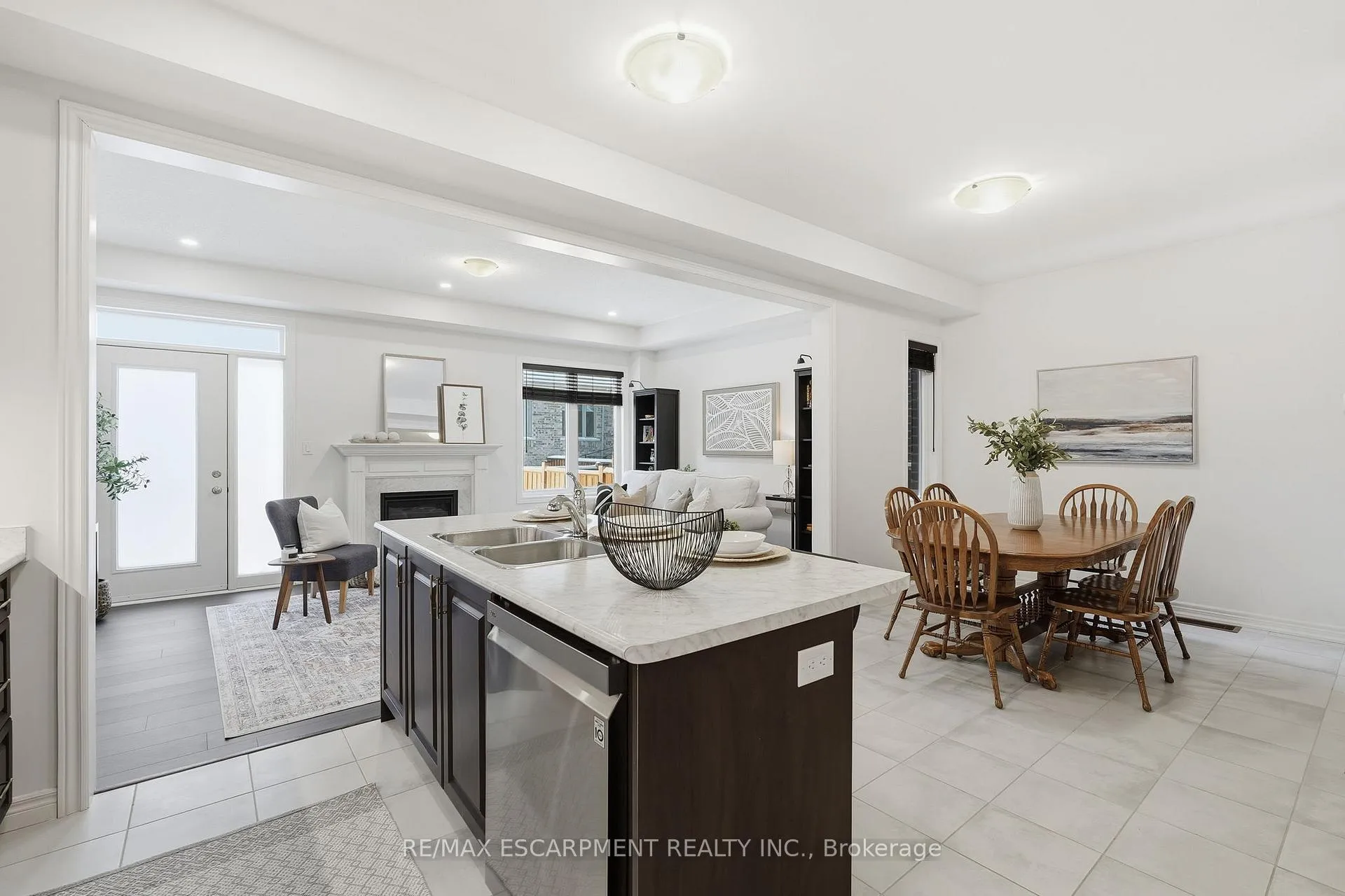 Photo 11 of 33 Mountain Heights Place, Hamilton, Waterdown — HOMEH