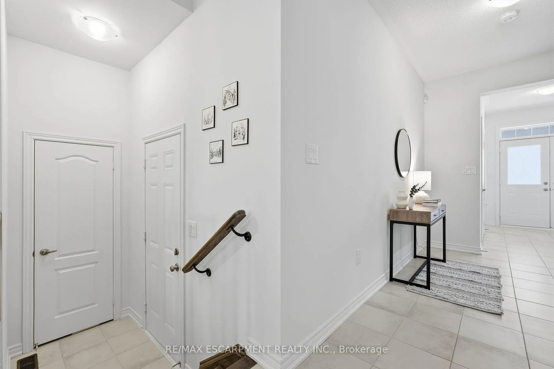 Photo 17 of 33 Mountain Heights Place, Hamilton, Waterdown — HOMEH