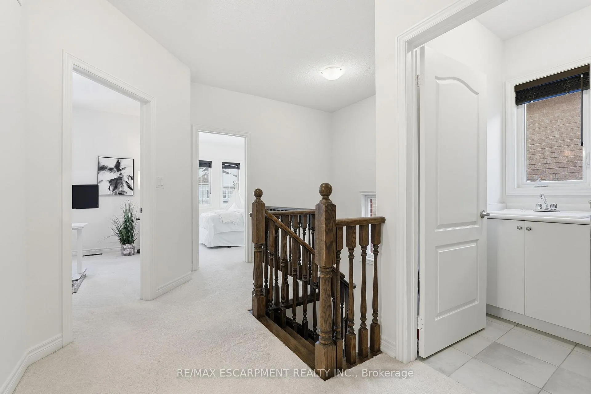 Photo 18 of 33 Mountain Heights Place, Hamilton, Waterdown — HOMEH