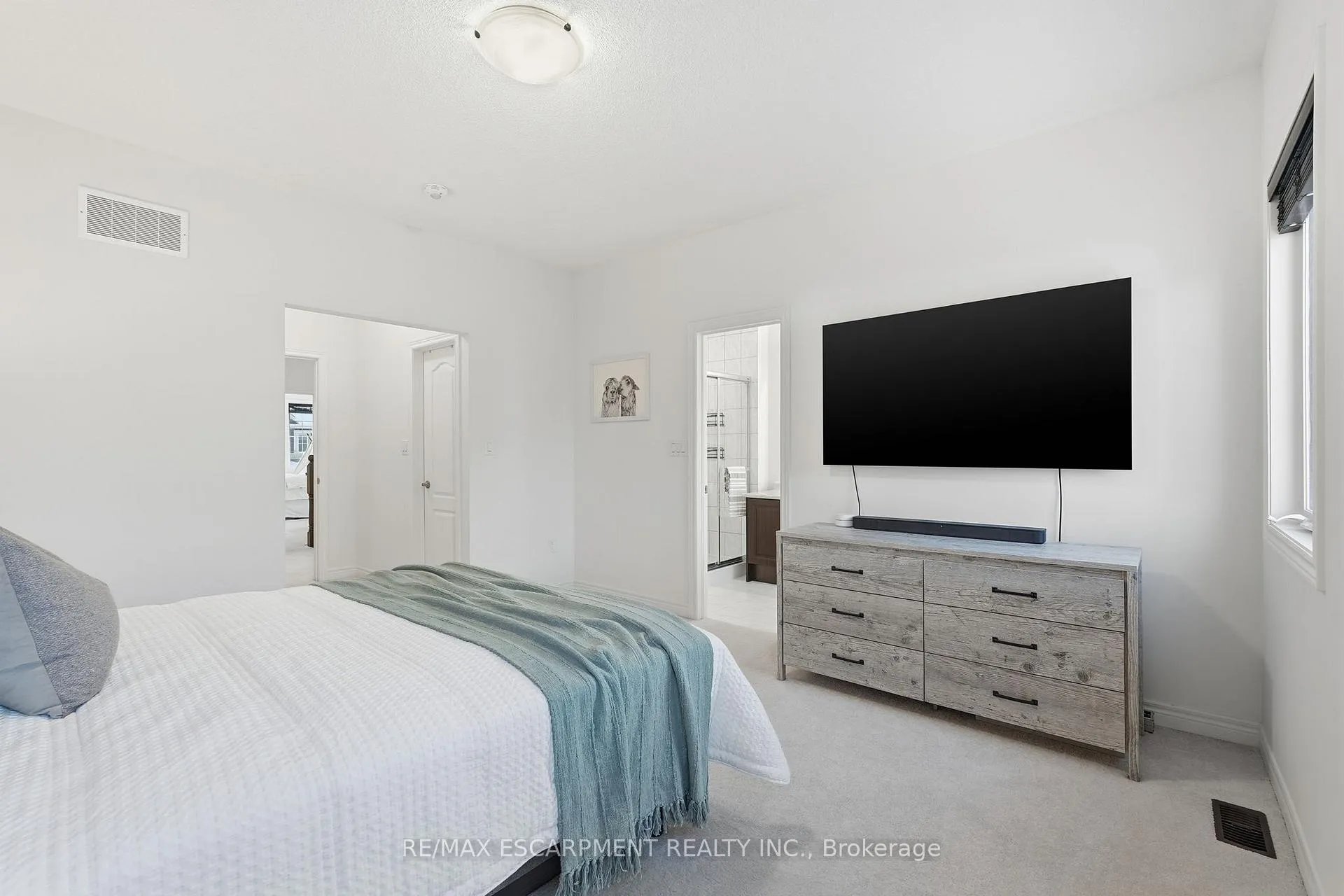 Photo 20 of 33 Mountain Heights Place, Hamilton, Waterdown — HOMEH