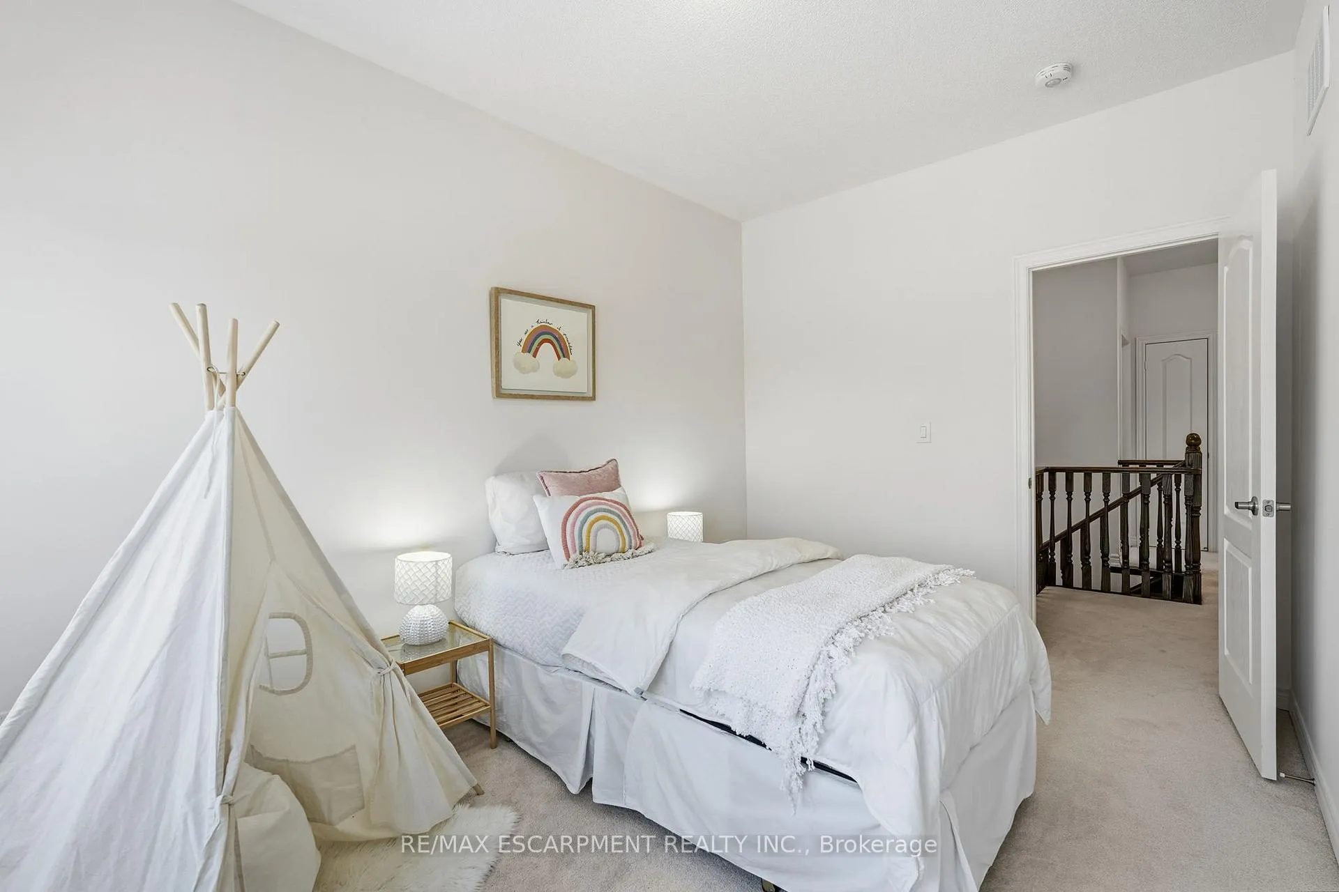Photo 25 of 33 Mountain Heights Place, Hamilton, Waterdown — HOMEH