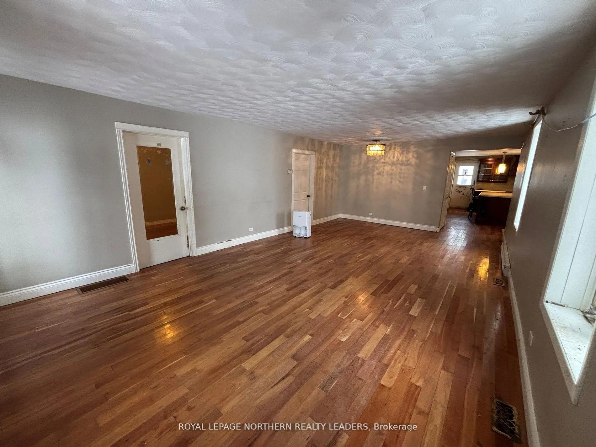 Photo 10 of 2343 Genier Road, Cochrane — HOMEH