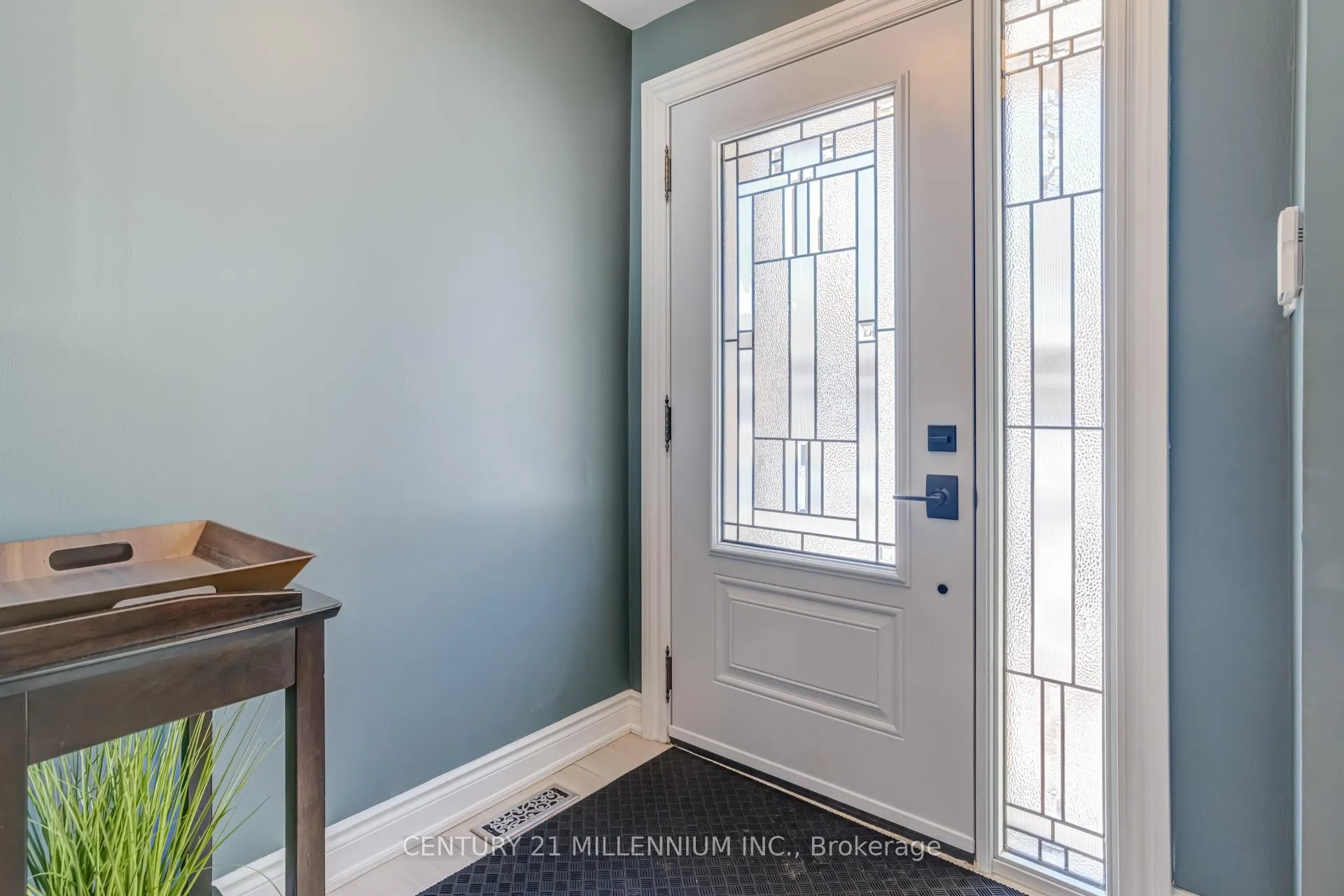Photo 4 of 58 Ridgehill Drive, Brampton, Brampton South — HOMEH