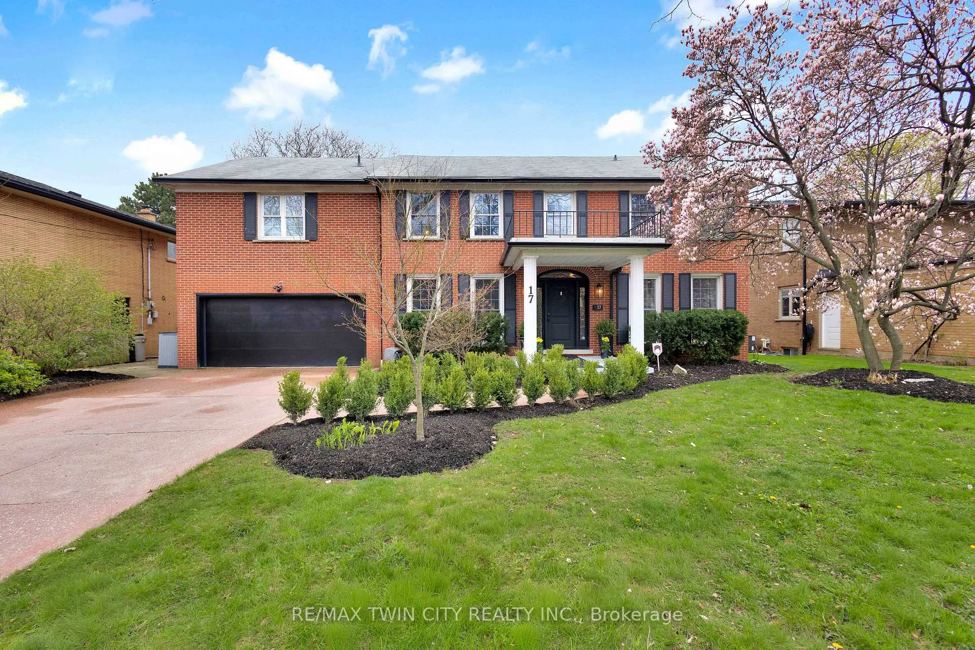 Photo 1 of 17 Braemar Place, Hamilton, Mohawk — HOMEH