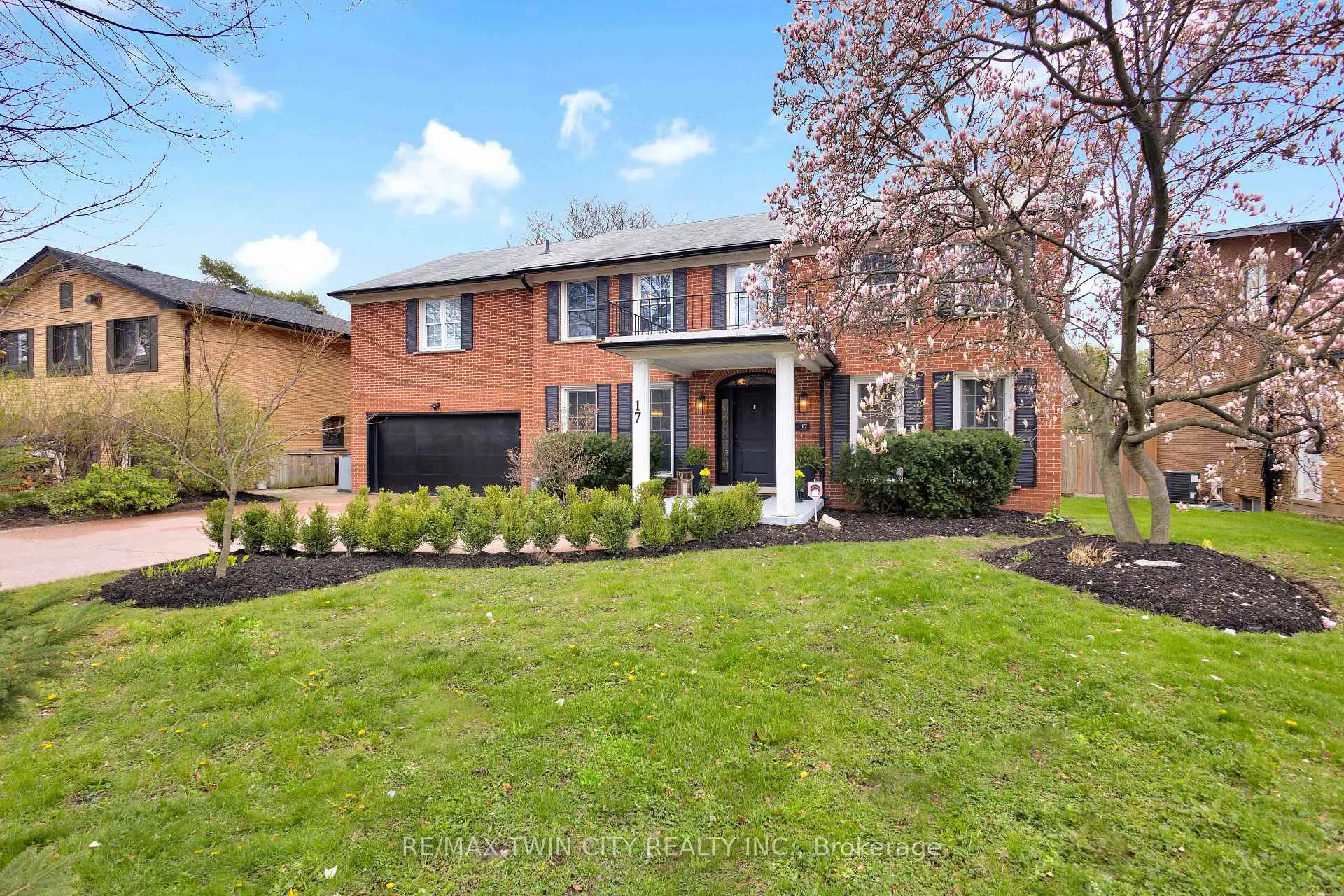 Photo 4 of 17 Braemar Place, Hamilton, Mohawk — HOMEH
