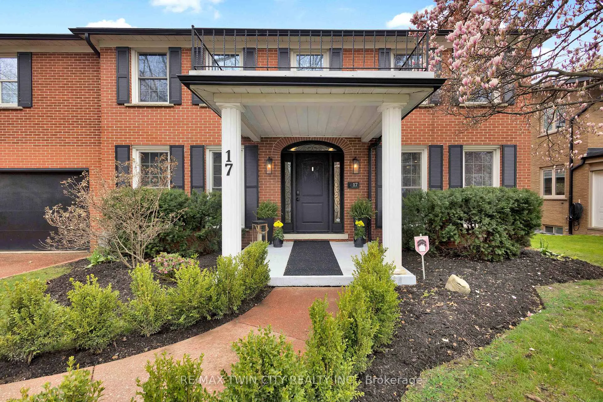 Photo 5 of 17 Braemar Place, Hamilton, Mohawk — HOMEH