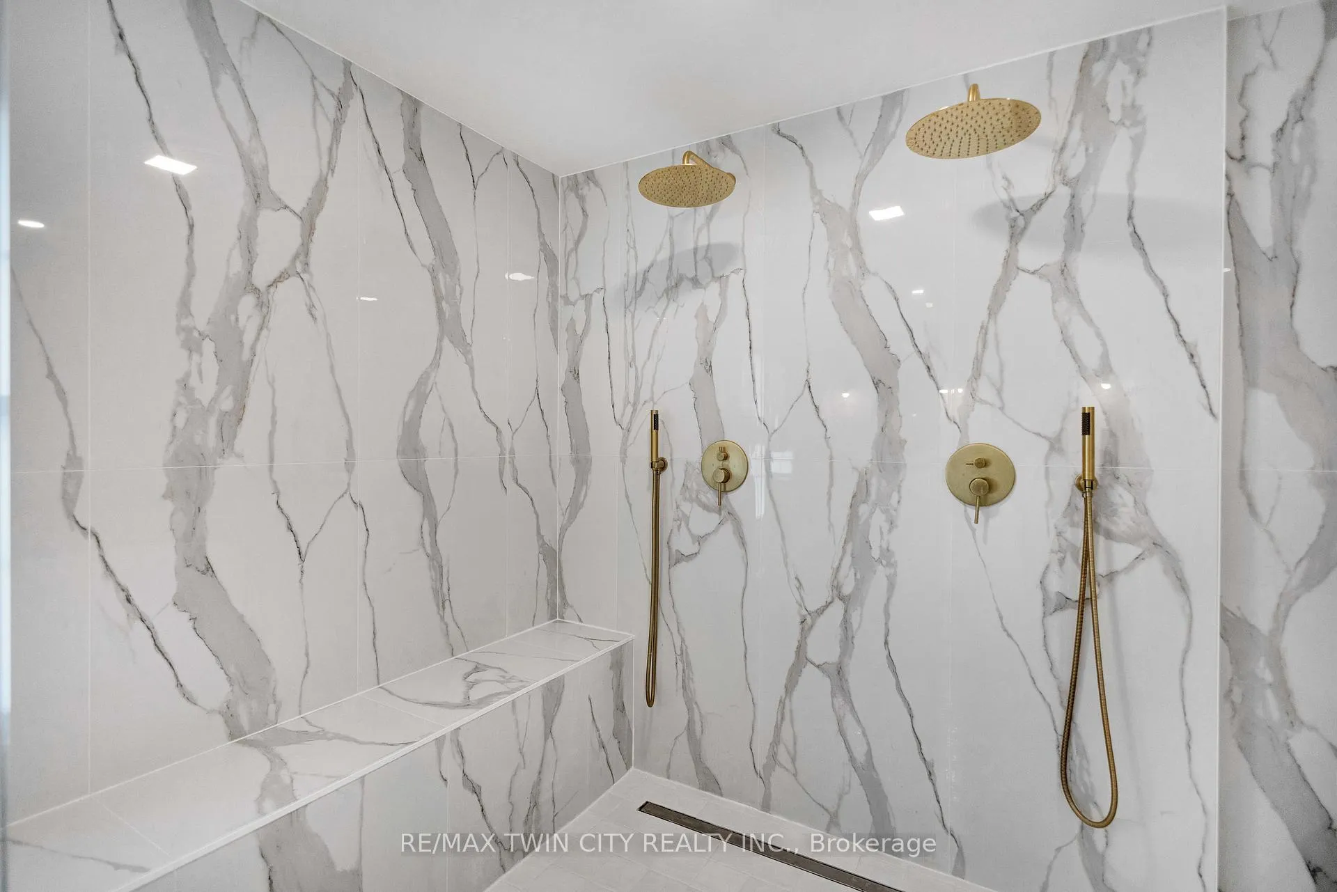 Photo 23 of 17 Braemar Place, Hamilton, Mohawk — HOMEH
