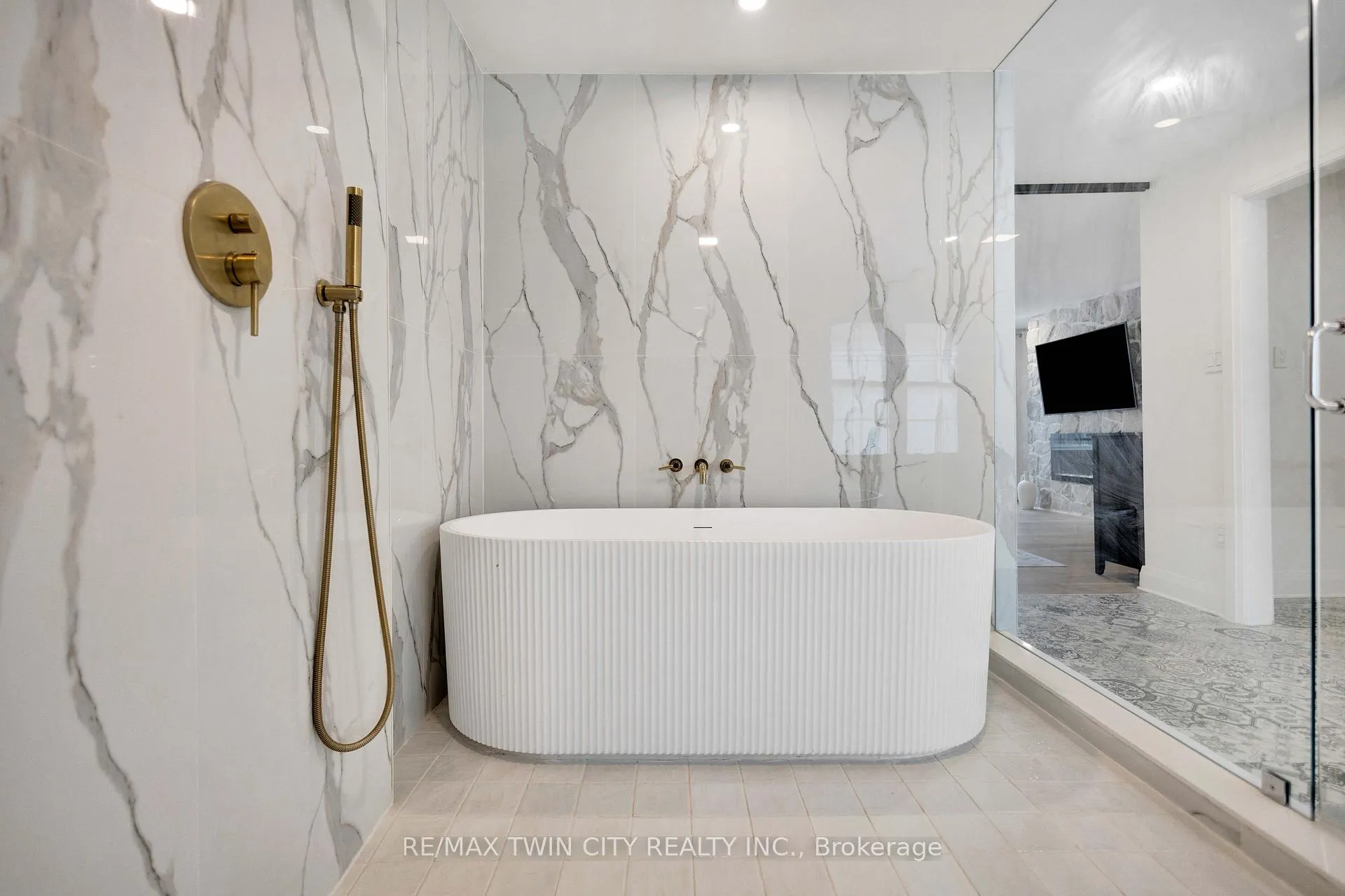 Photo 24 of 17 Braemar Place, Hamilton, Mohawk — HOMEH