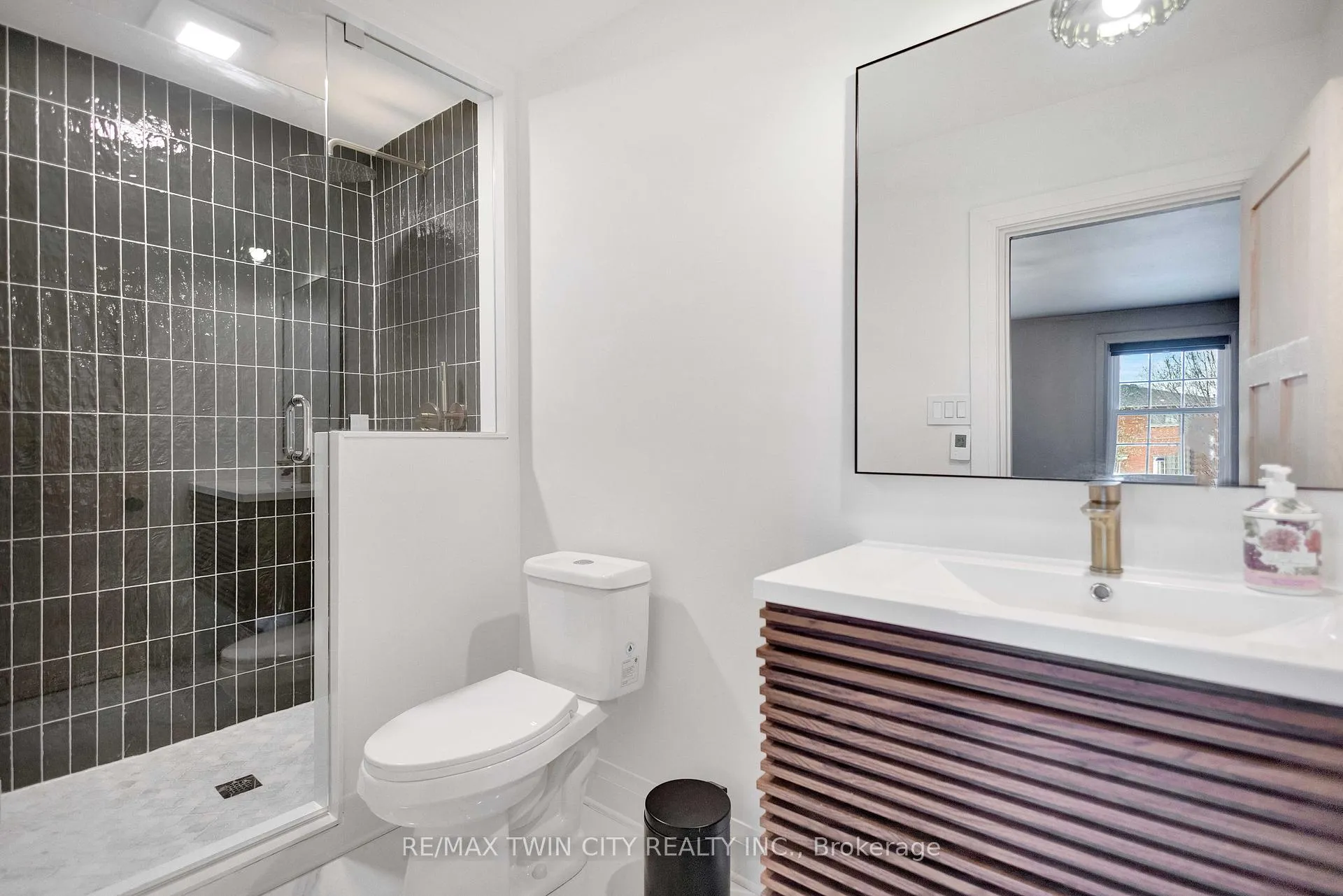 Photo 26 of 17 Braemar Place, Hamilton, Mohawk — HOMEH