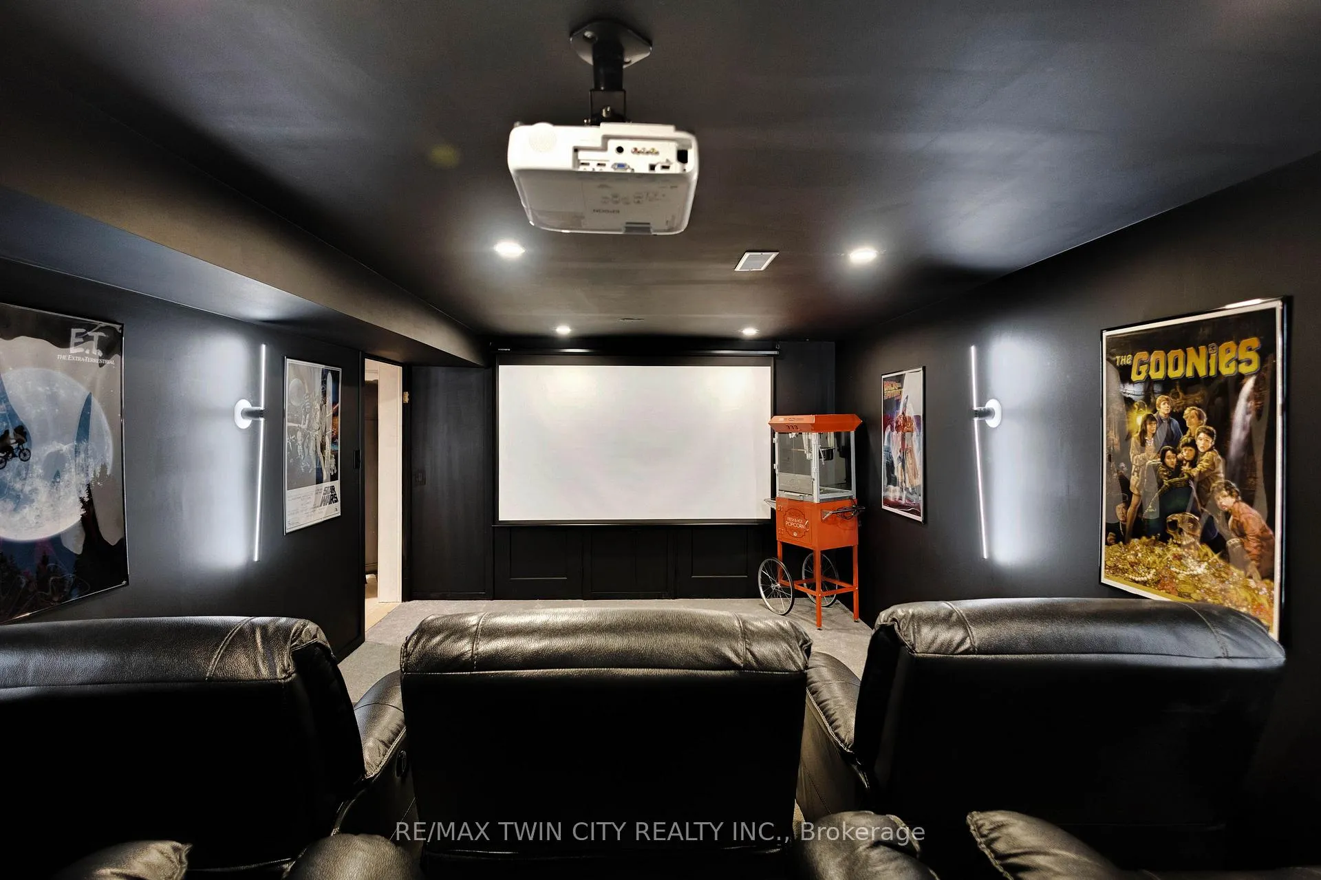 Photo 35 of 17 Braemar Place, Hamilton, Mohawk — HOMEH