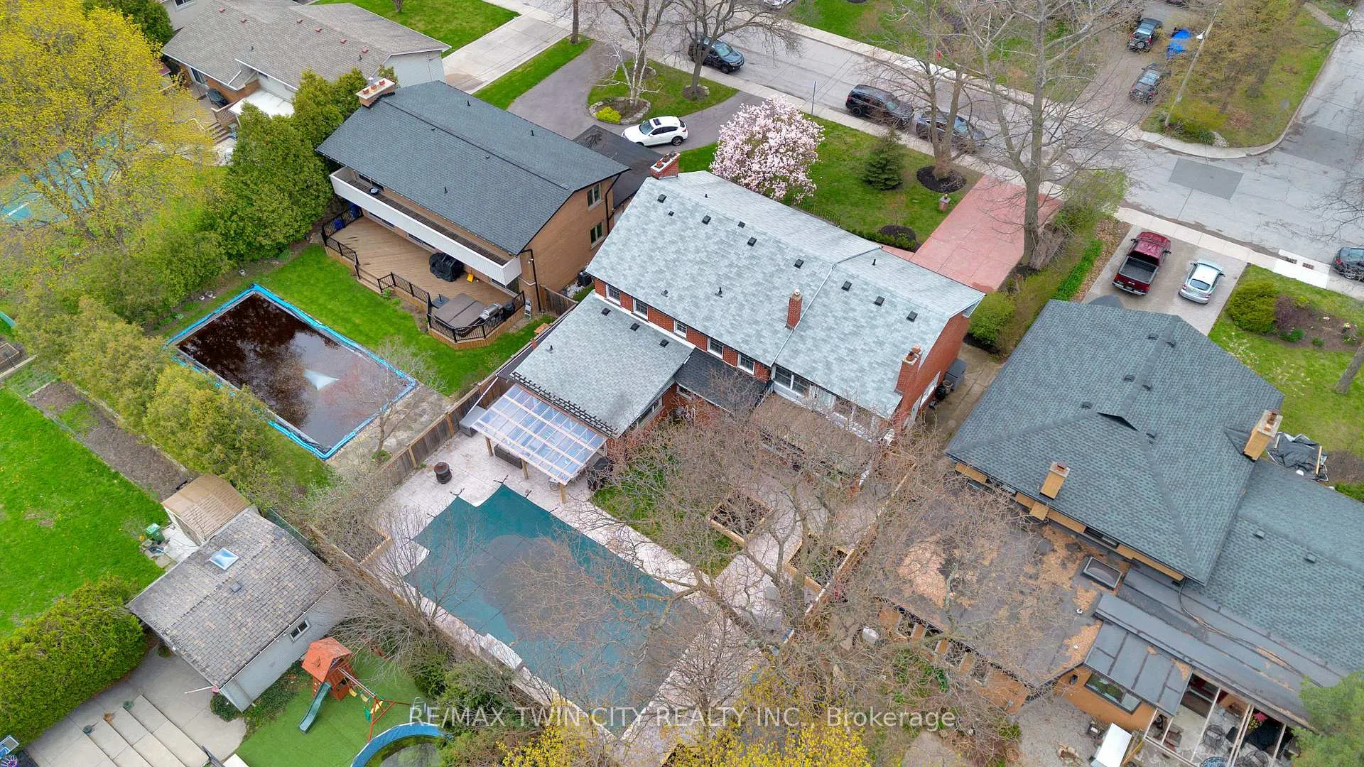 Photo 44 of 17 Braemar Place, Hamilton, Mohawk — HOMEH