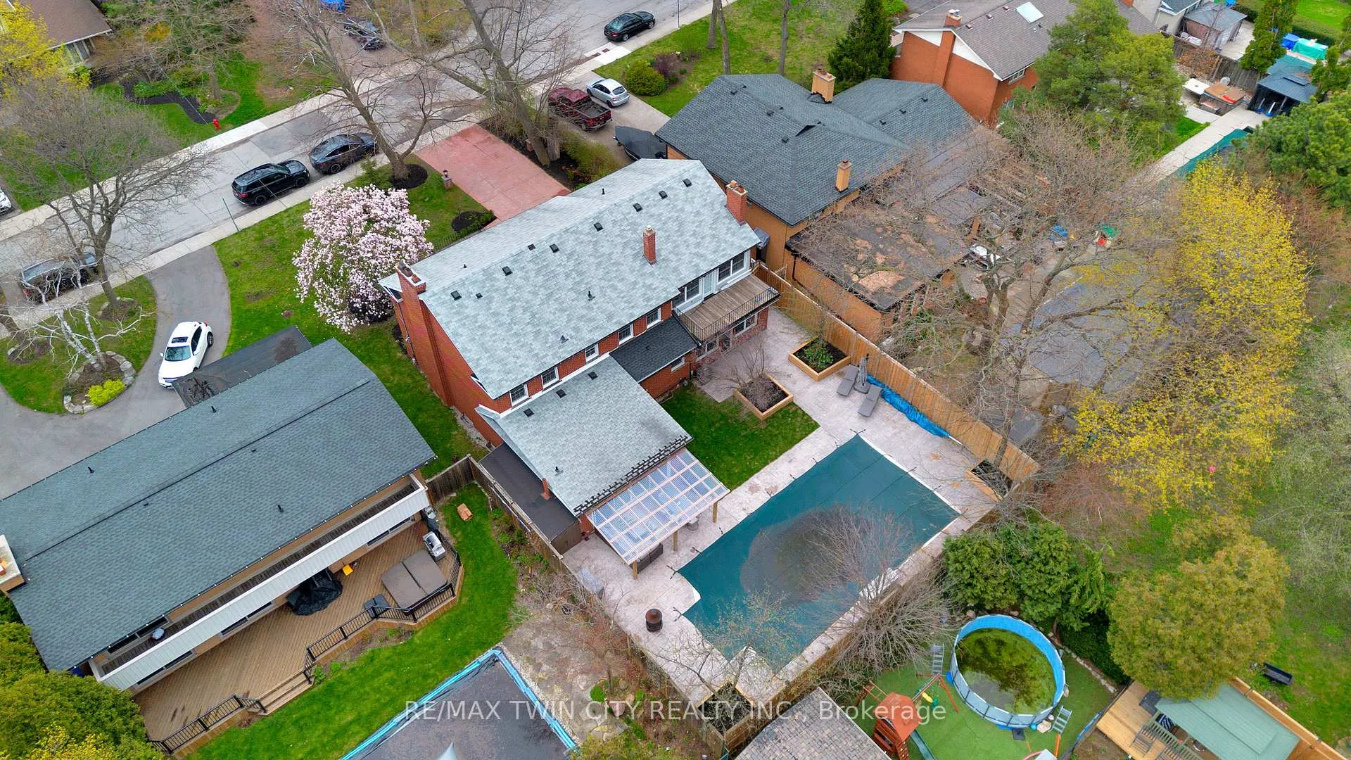 Photo 45 of 17 Braemar Place, Hamilton, Mohawk — HOMEH