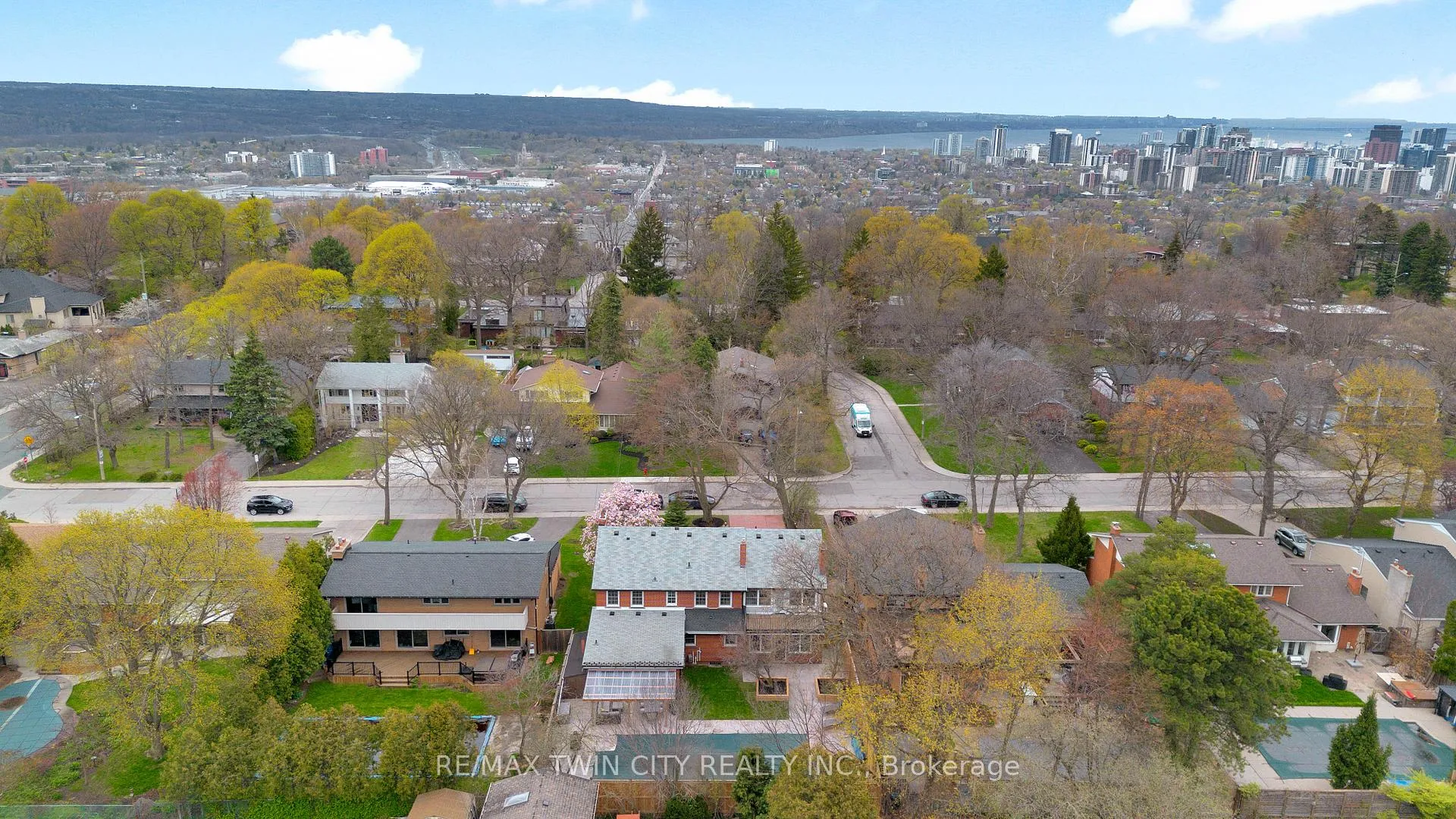 Photo 48 of 17 Braemar Place, Hamilton, Mohawk — HOMEH