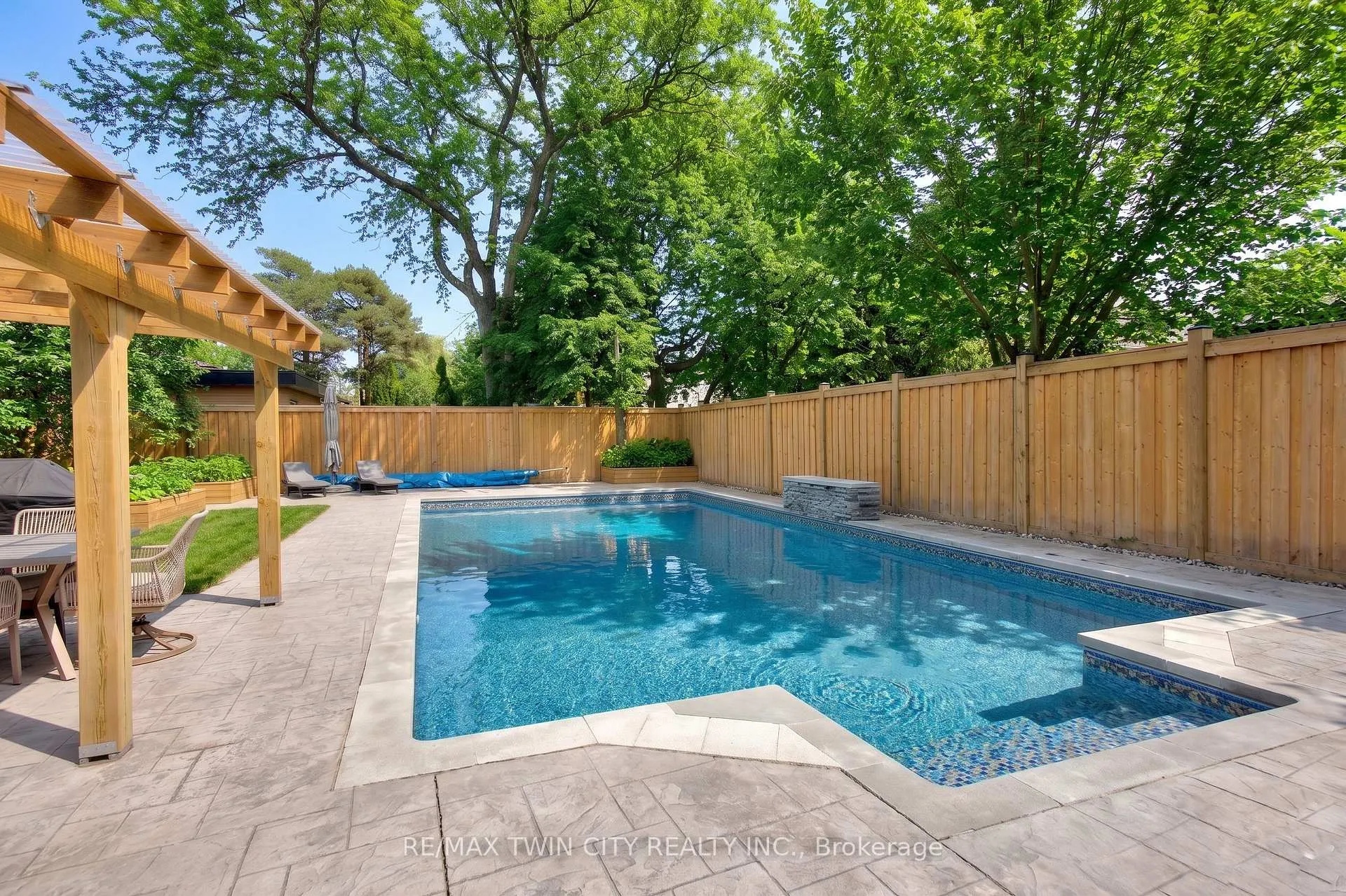 Photo 49 of 17 Braemar Place, Hamilton, Mohawk — HOMEH