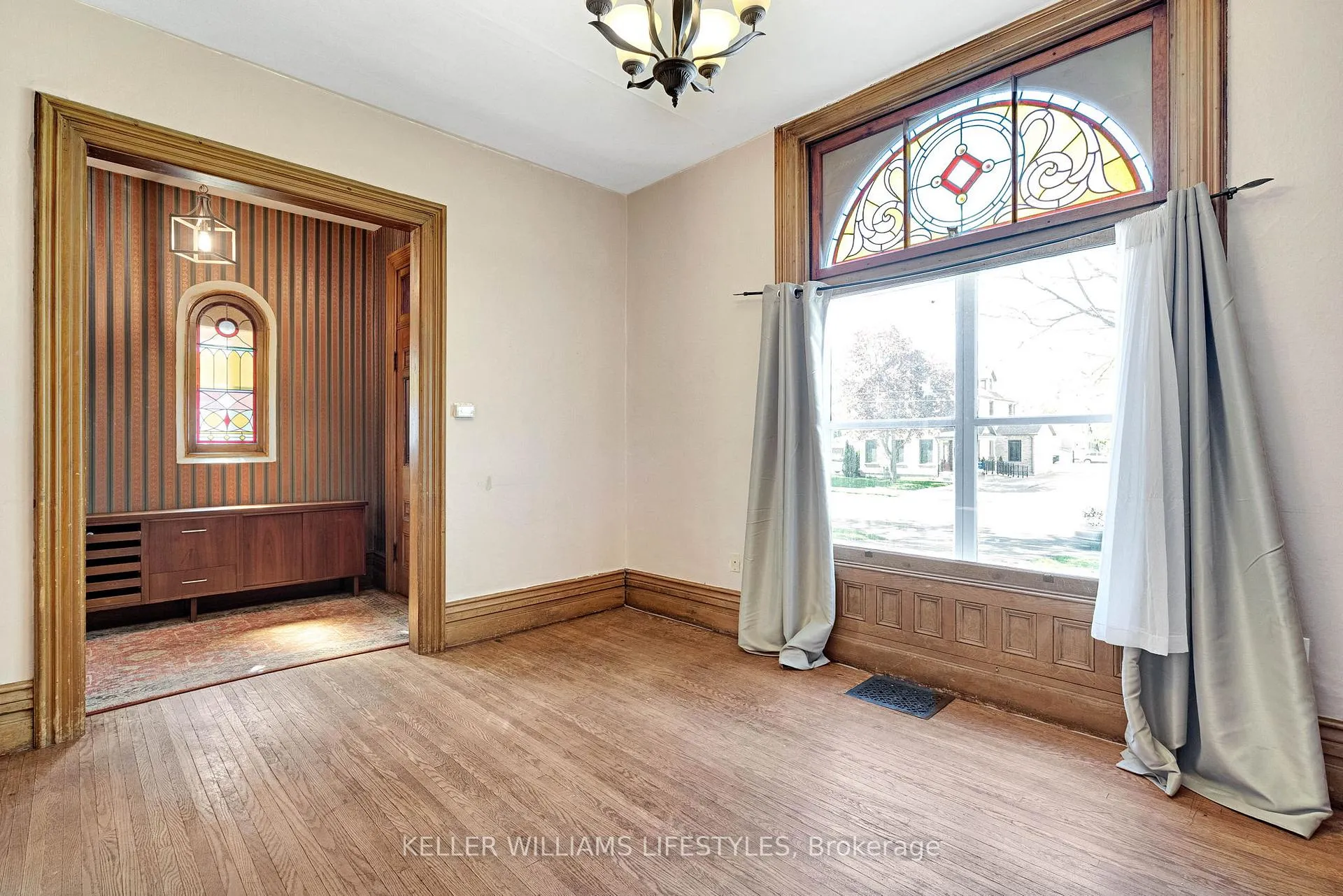 Photo 11 of 421 Central Avenue, London, East F — HOMEH