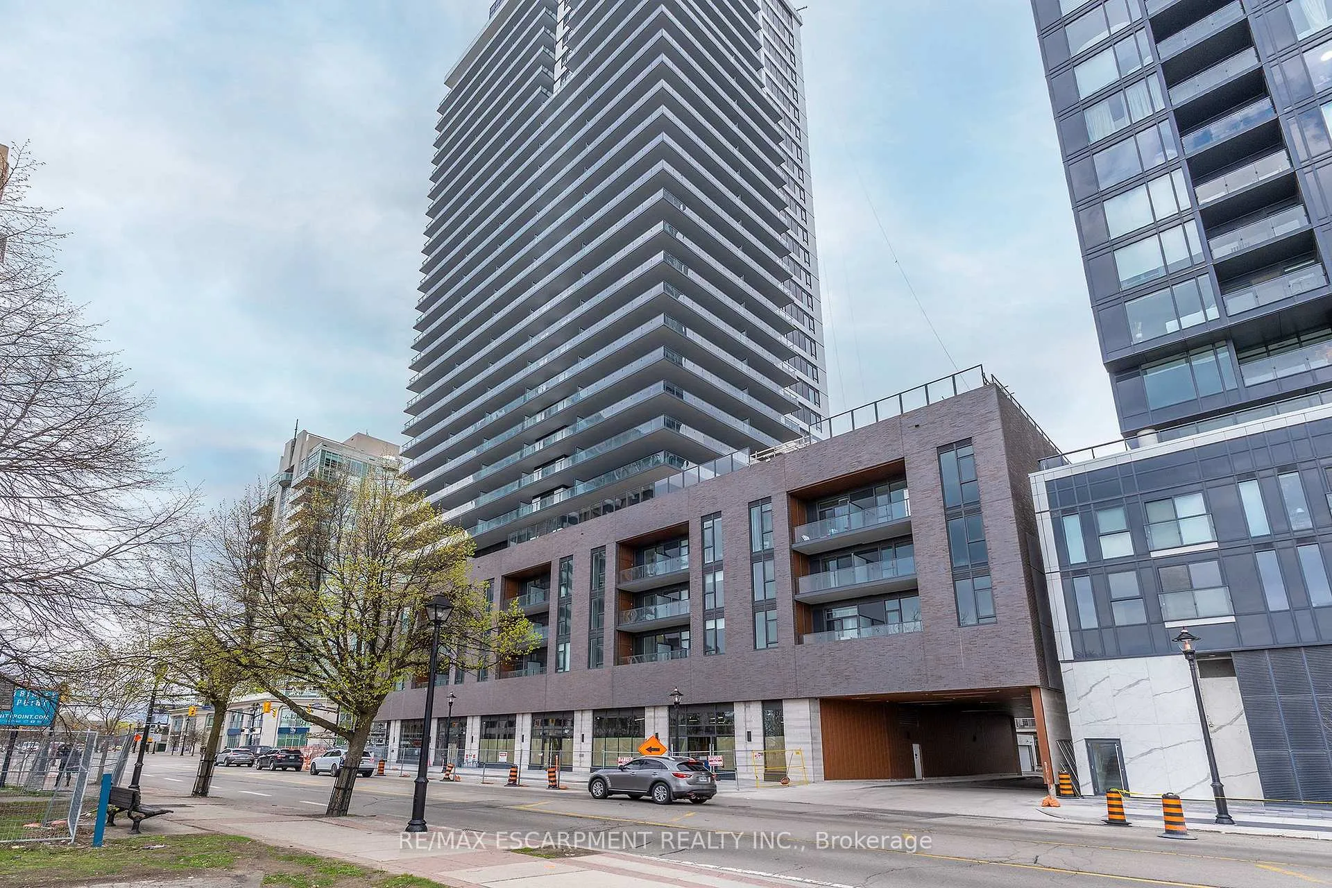 Photo 2 of Unit 1707, 2075 Lakeshore Road, Burlington, Brant — HOMEH