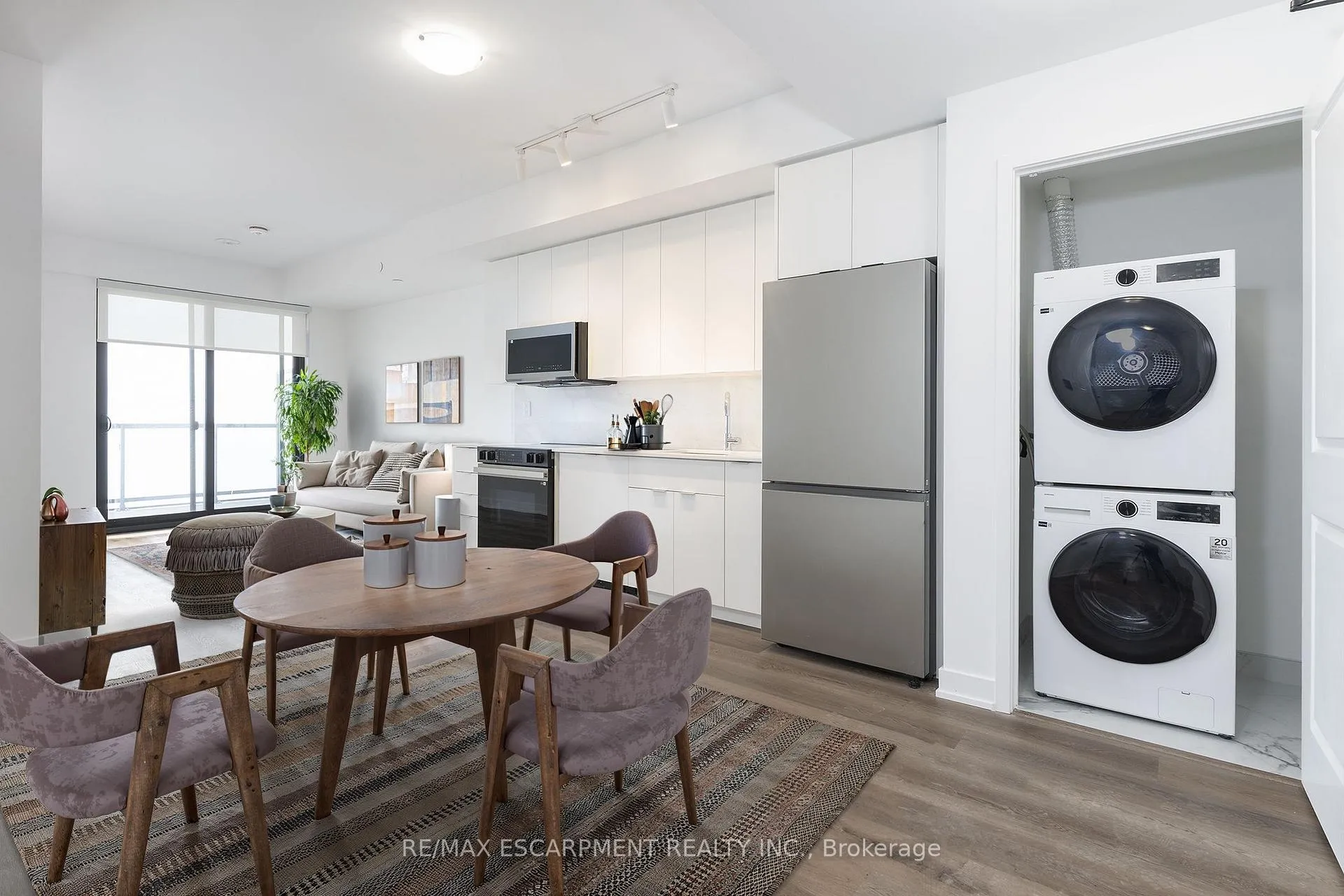 Photo 6 of Unit 1707, 2075 Lakeshore Road, Burlington, Brant — HOMEH