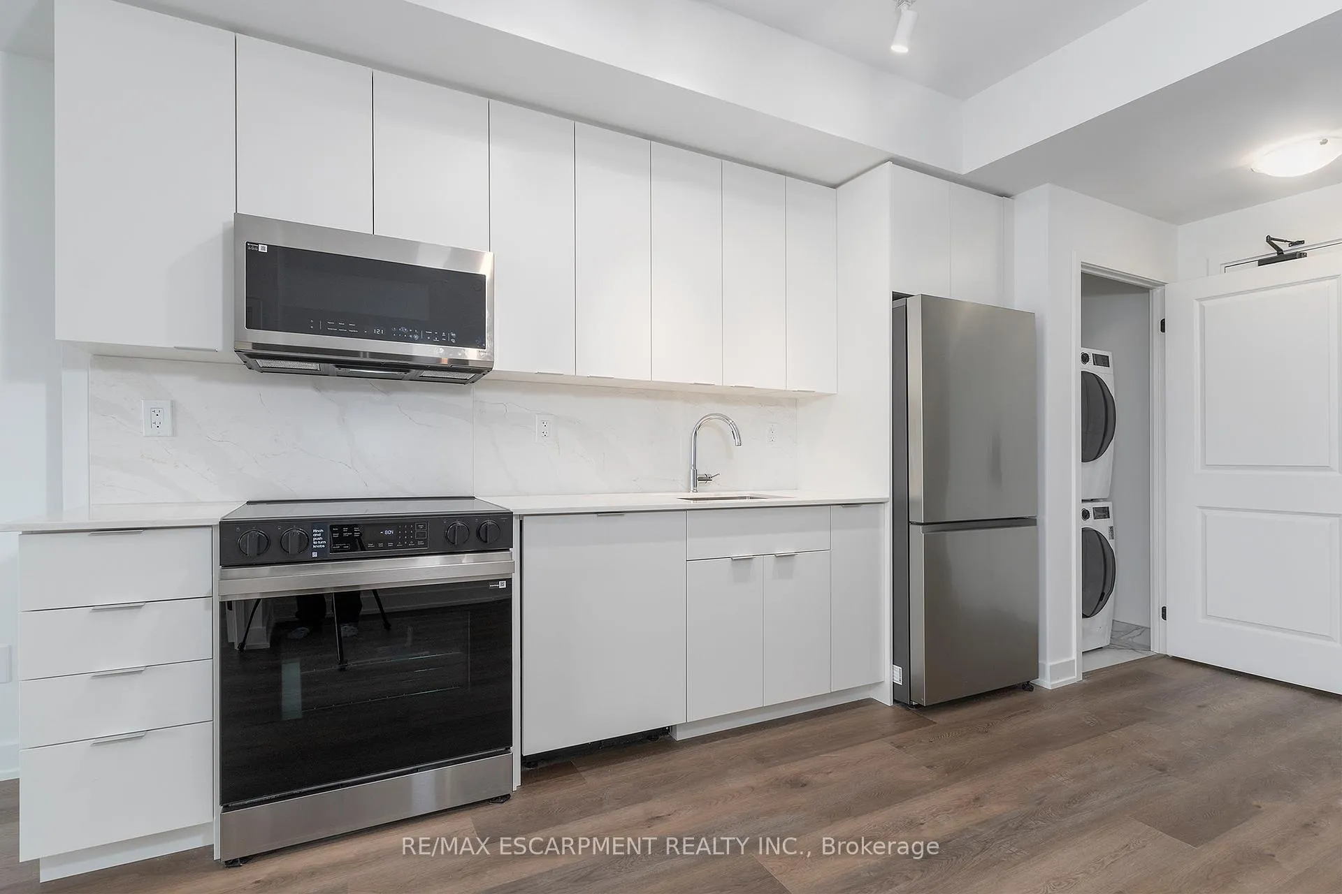 Photo 8 of Unit 1707, 2075 Lakeshore Road, Burlington, Brant — HOMEH